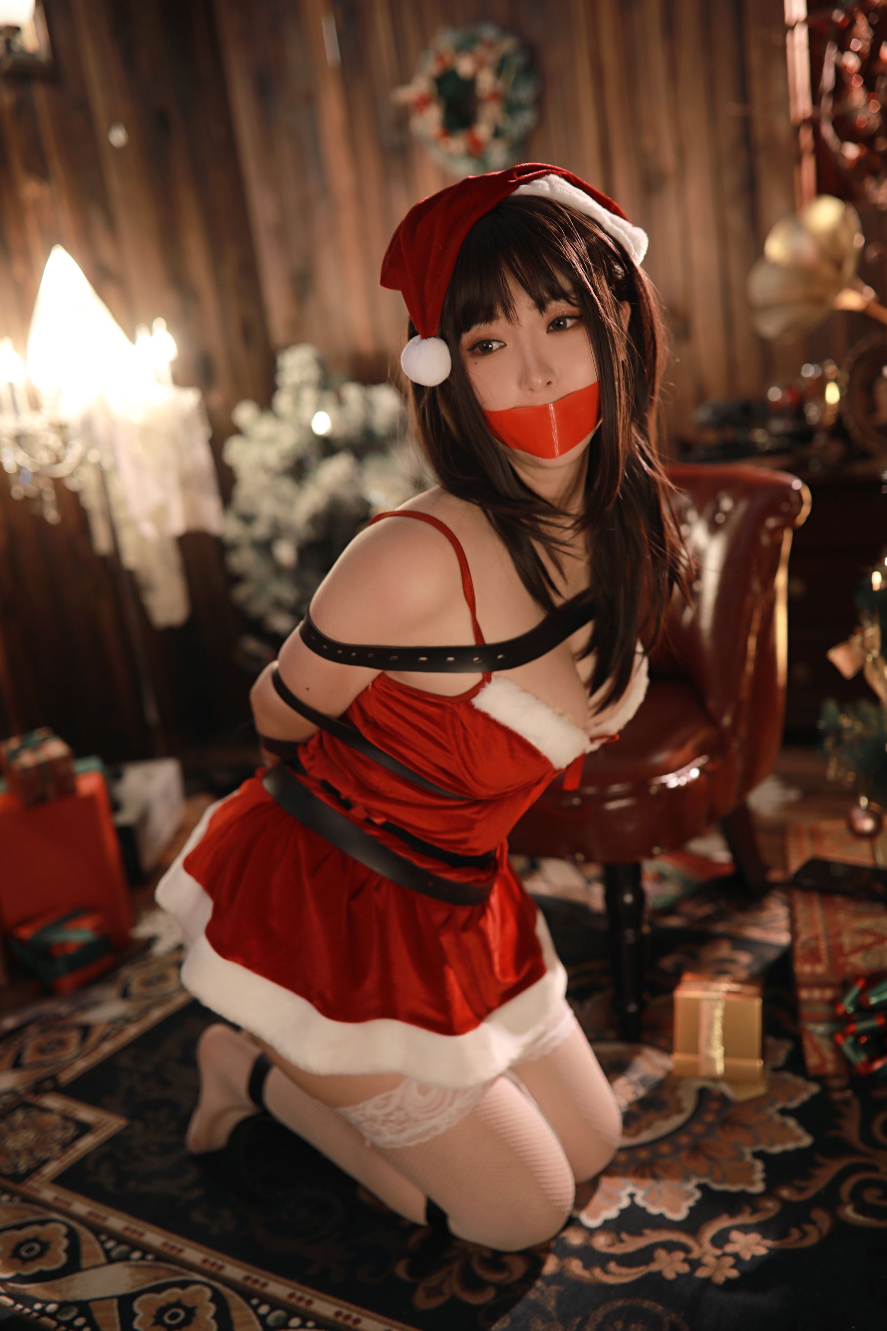 小容仔咕咕咕 – 圣诞礼物×捆绑 [45P]