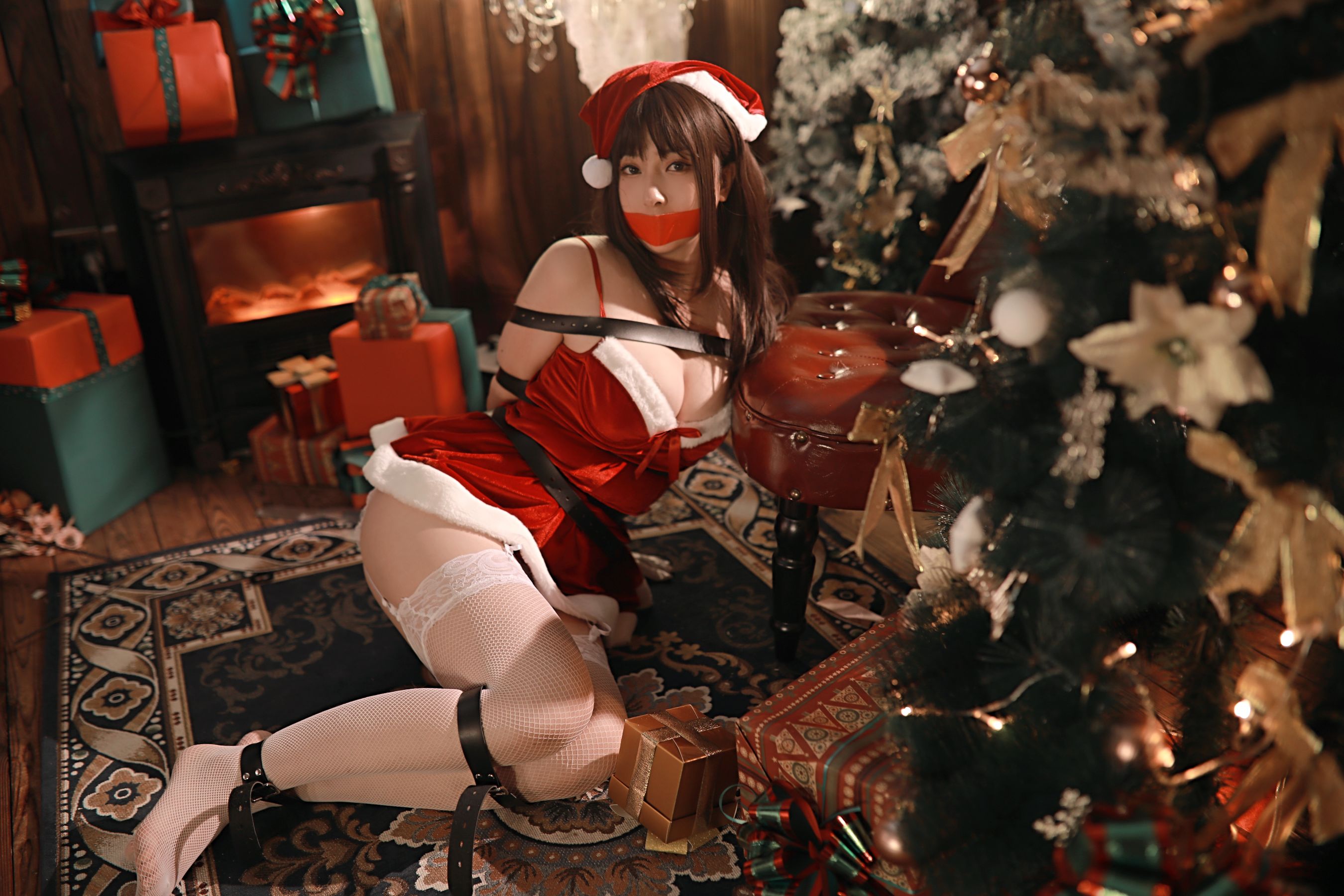 小容仔咕咕咕 – 圣诞礼物×捆绑 [45P]