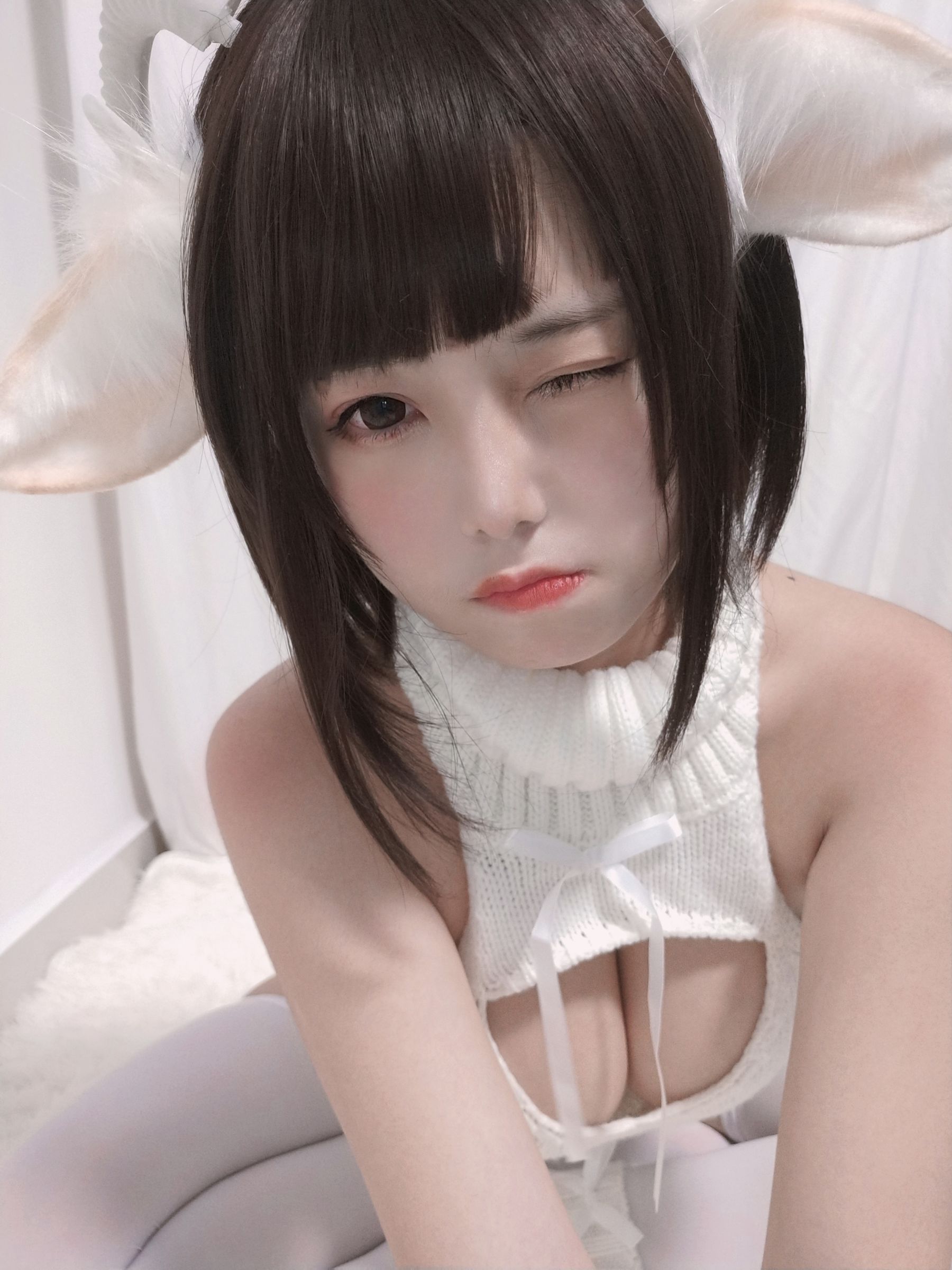 萌系小姐姐蜜汁猫裘 – 白丝毛衣 [40P]