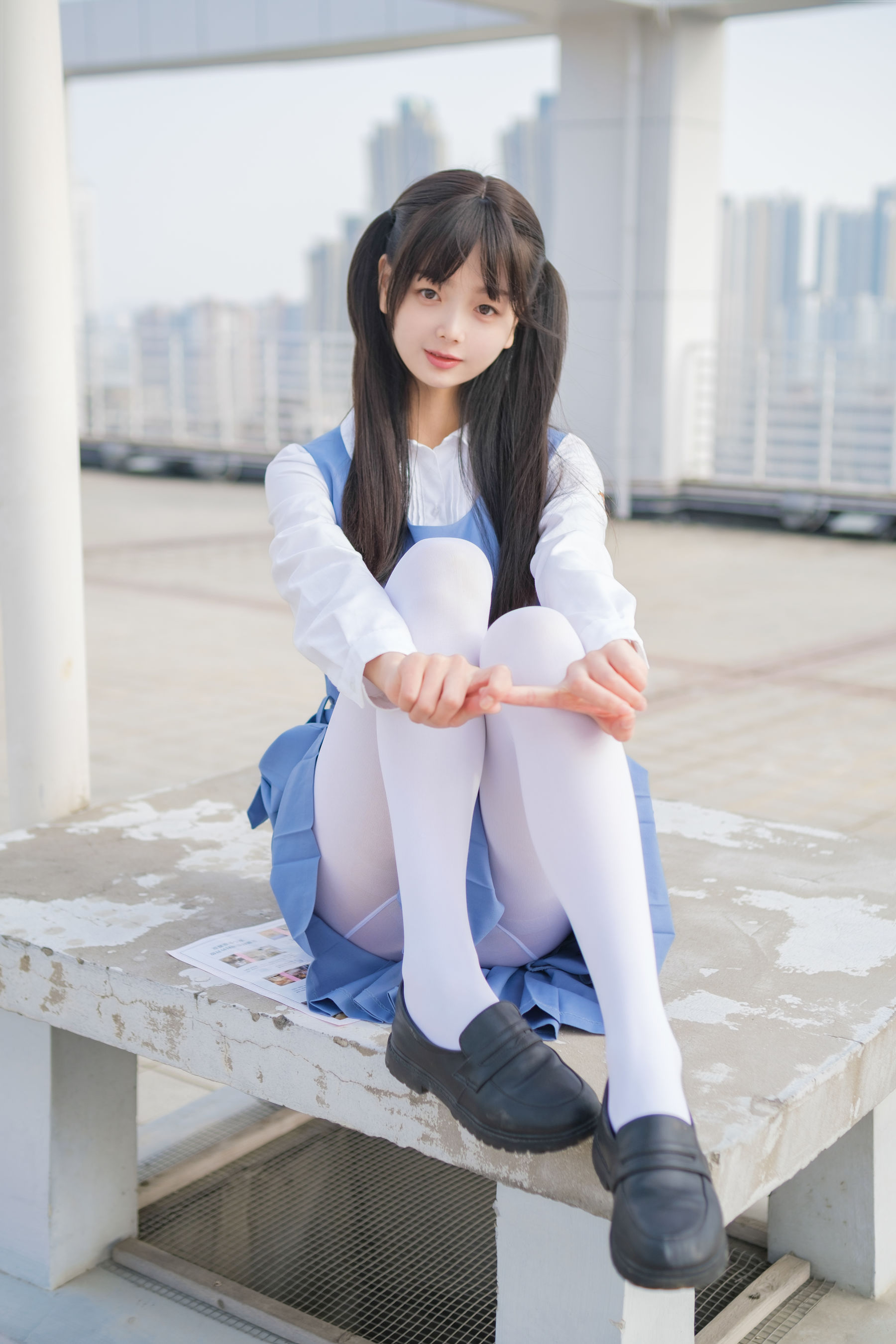 柴系小乖(稚乖画册) – 夜夜 天台真空80D白丝 [79P]