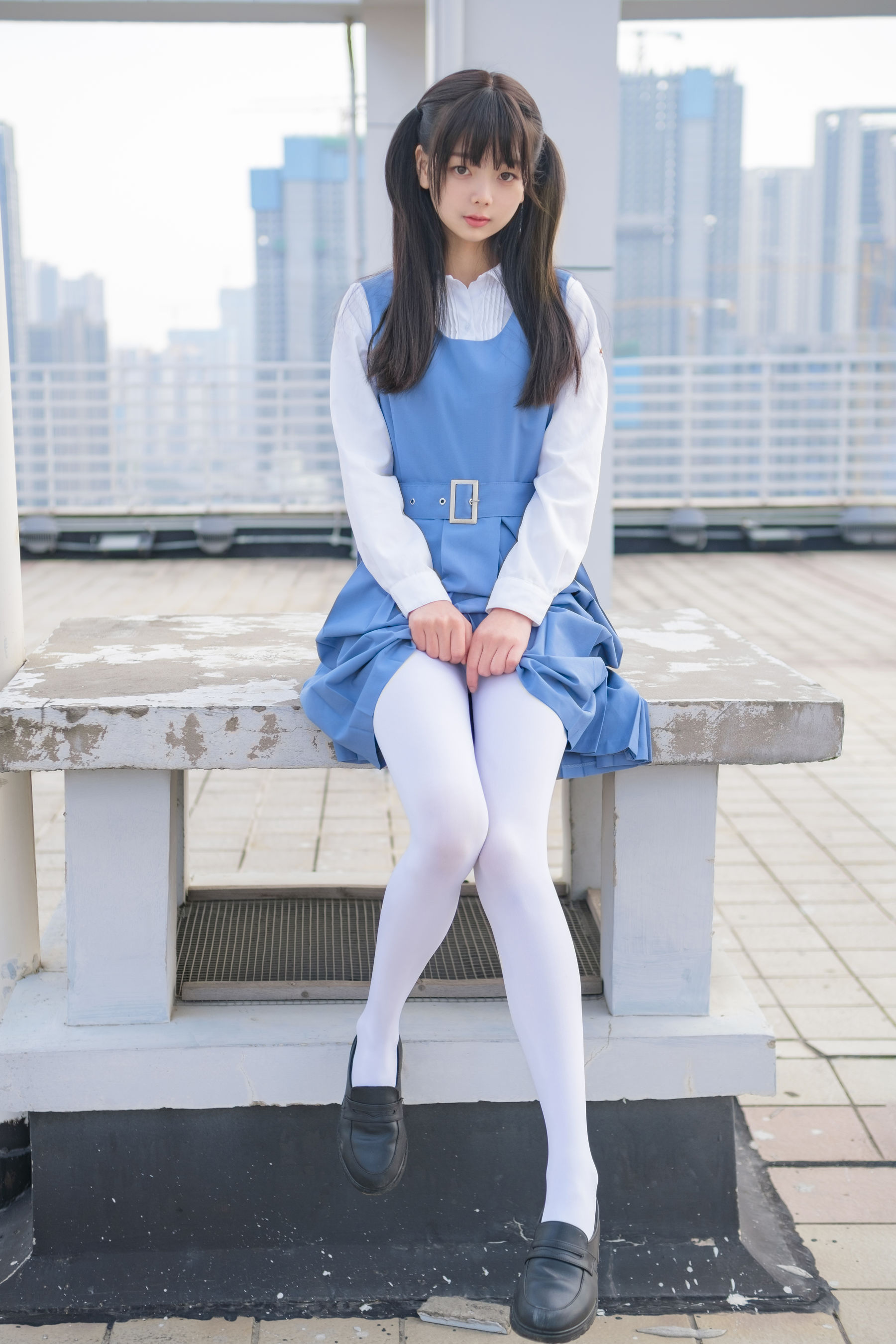 柴系小乖(稚乖画册) – 夜夜 天台真空80D白丝 [79P]