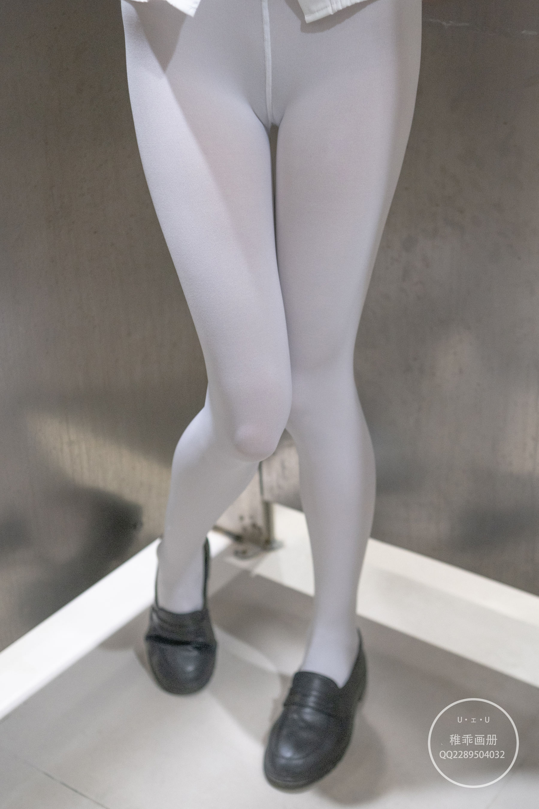 柴系小乖(稚乖画册) – 夜夜 天台真空80D白丝 [79P]