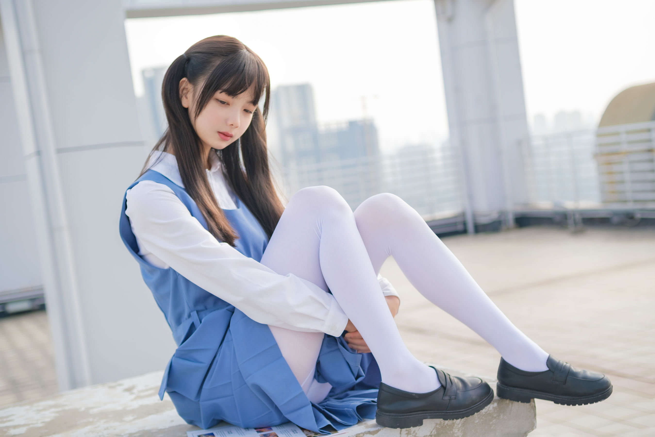 柴系小乖(稚乖画册) – 夜夜 天台真空80D白丝 [79P]