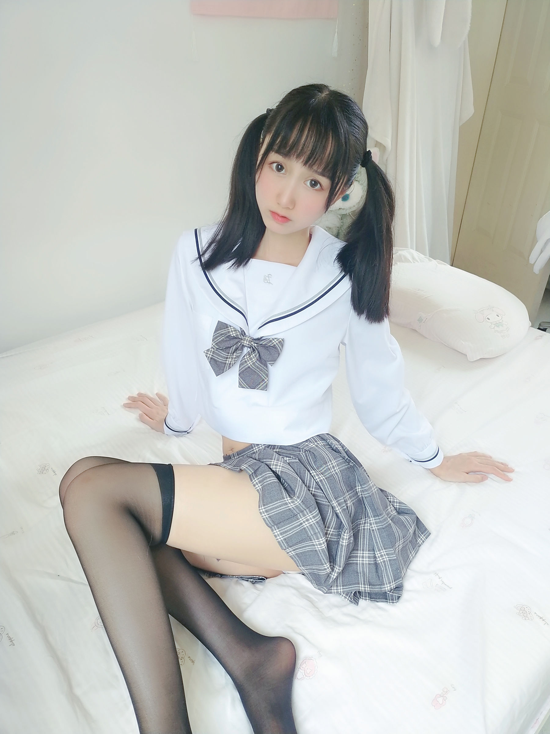 萌系小姐姐木绵绵OwO – 灰格子JK [21P]