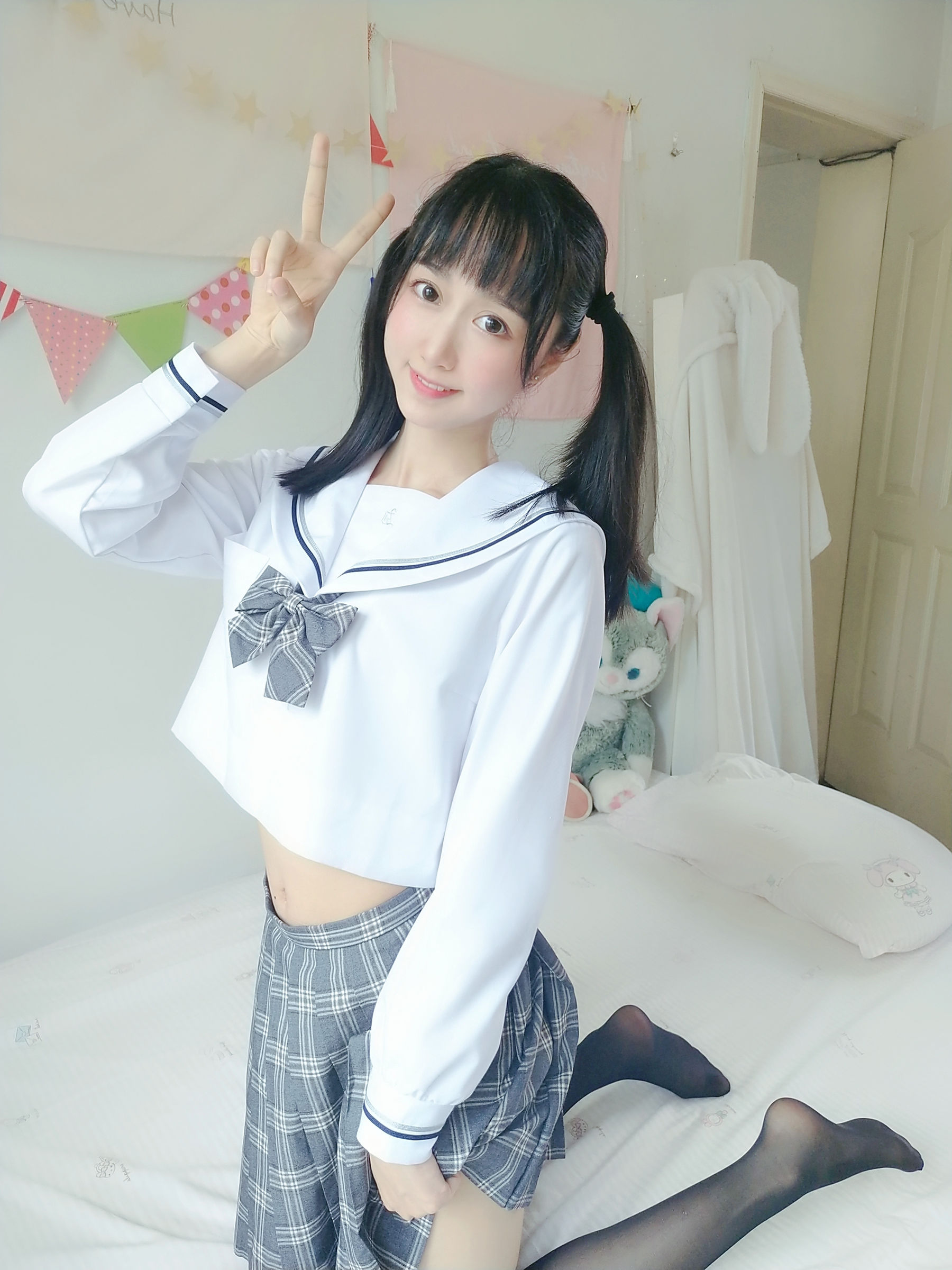 萌系小姐姐木绵绵OwO – 灰格子JK [21P]