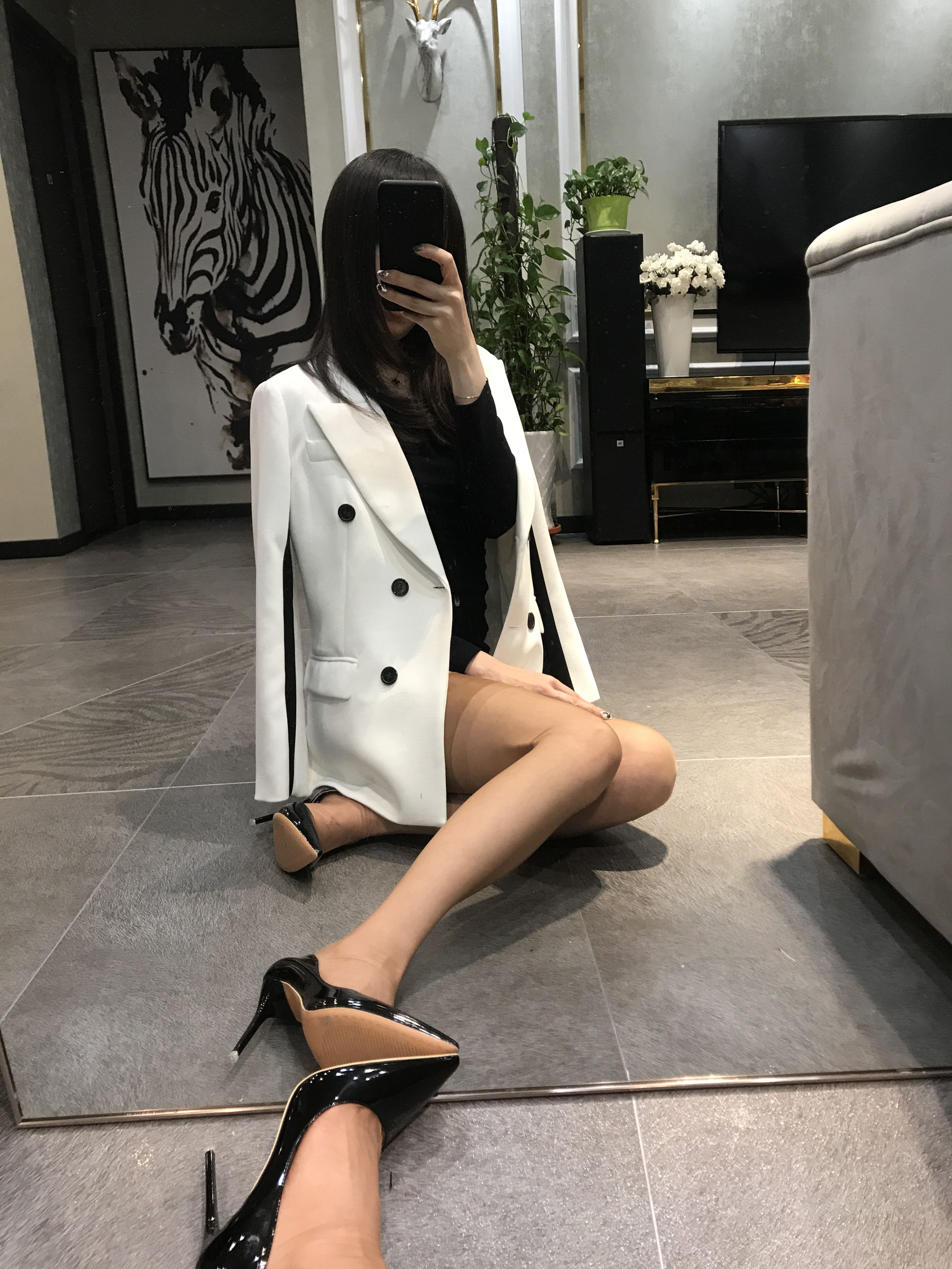 丝足博主麋鹿_Monroe 2020.04.09 桃肉吊袜 [37P]