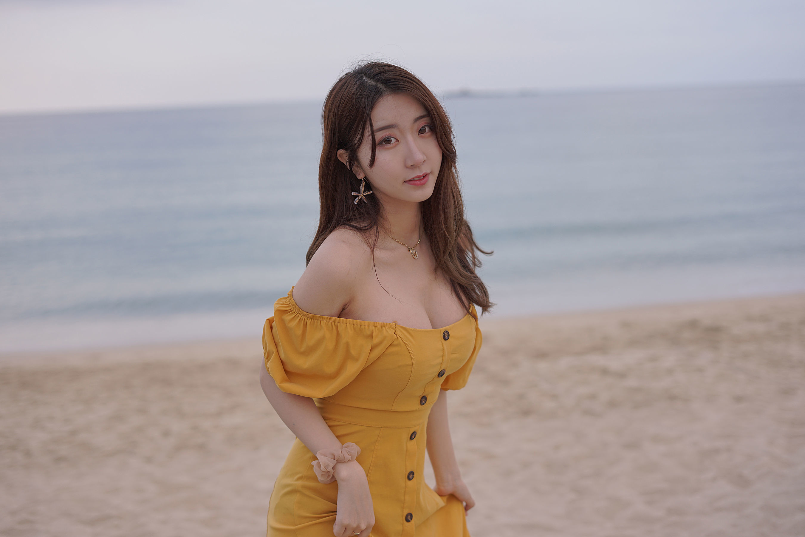 人气Coser黑川 – 海岛之旅 黄色连衣裙 [19P]