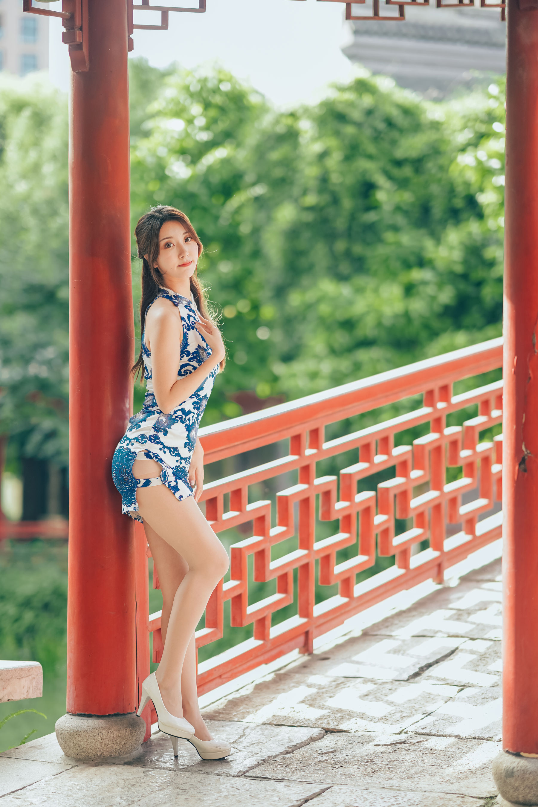 人气Coser黑川 – 青花旗袍 [33P]