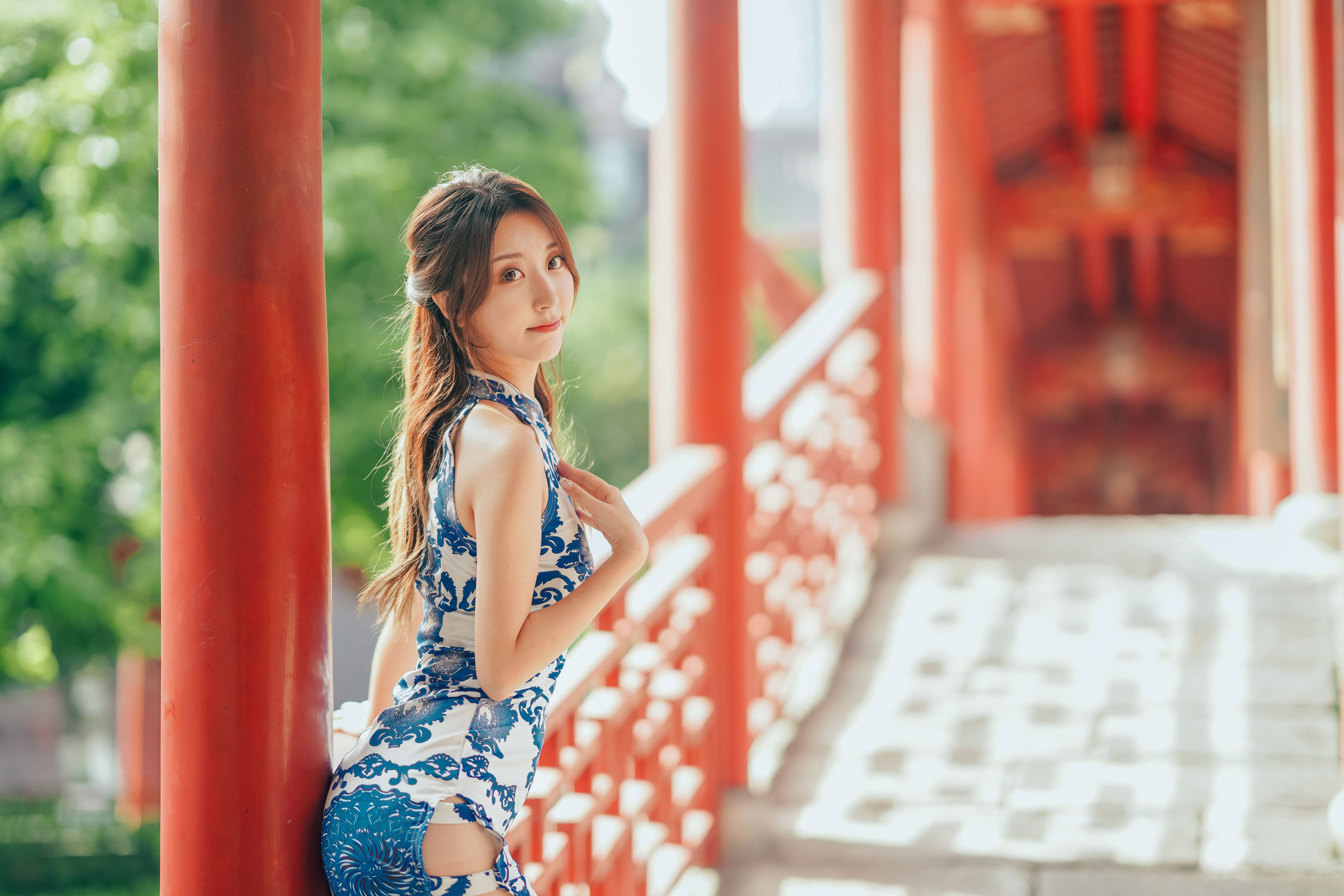 人气Coser黑川 – 青花旗袍 [33P]