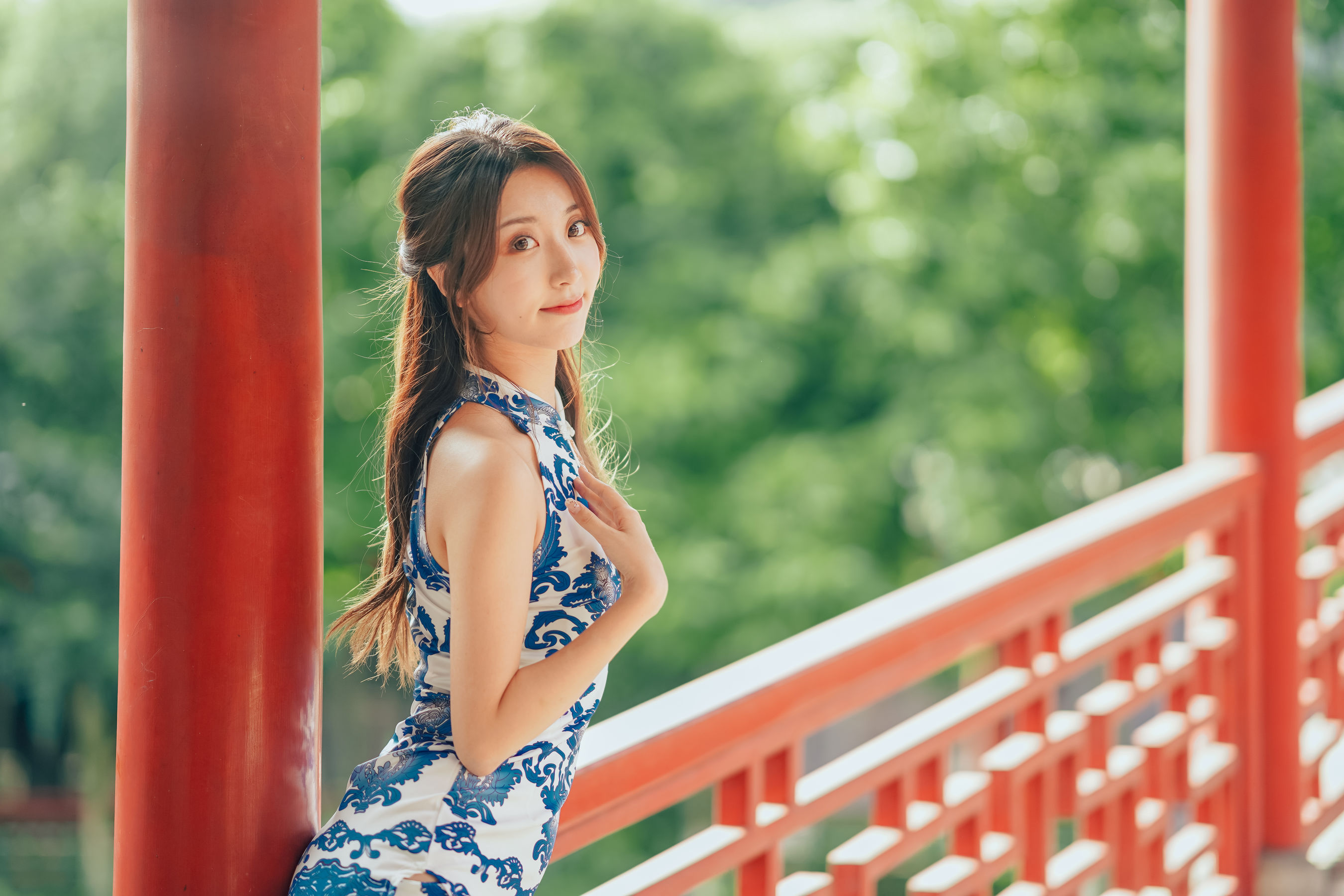 人气Coser黑川 – 青花旗袍 [33P]