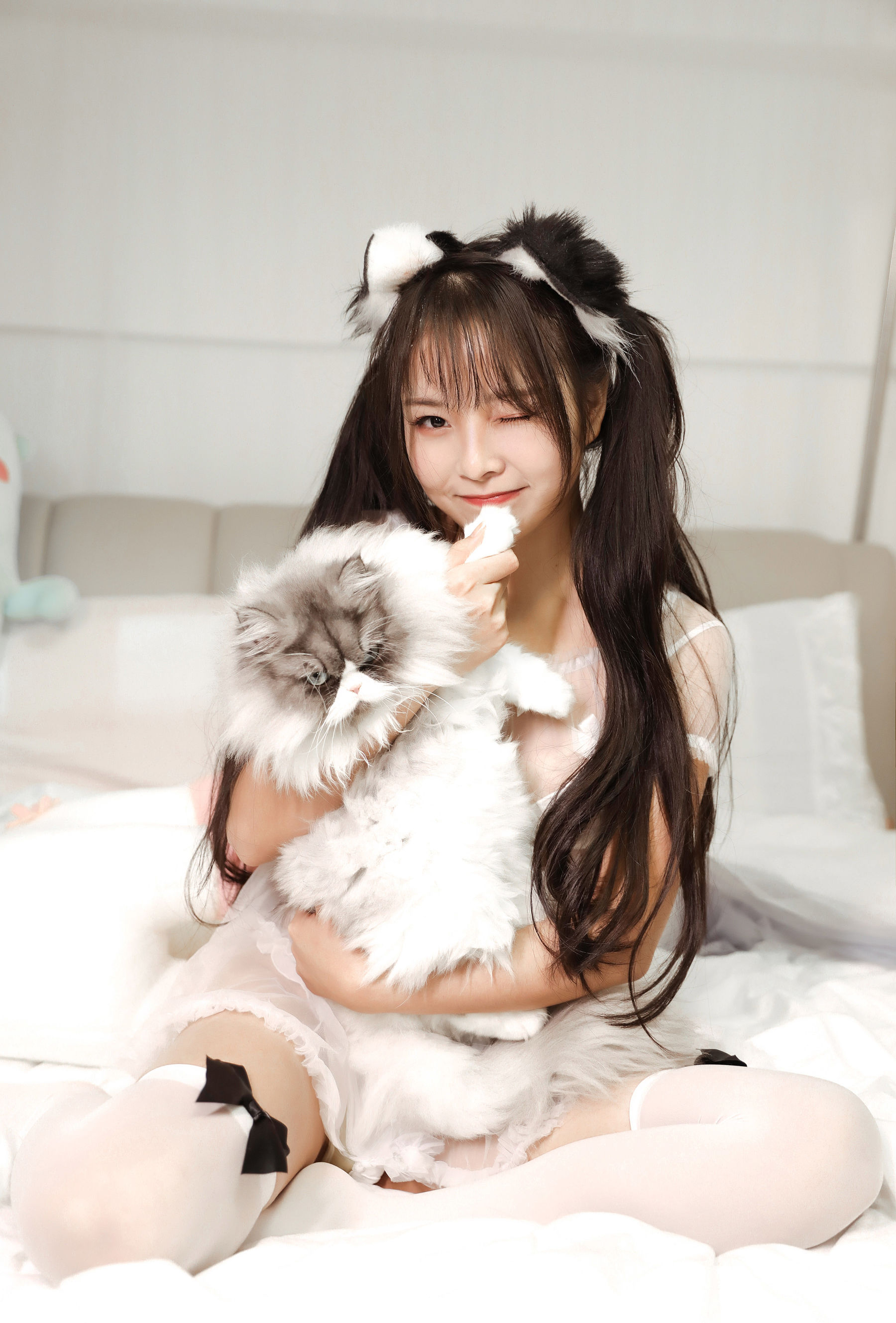 [Cosplay写真] 苏嫣嫣阿姨 – 白色猫耳头饰 [10P]