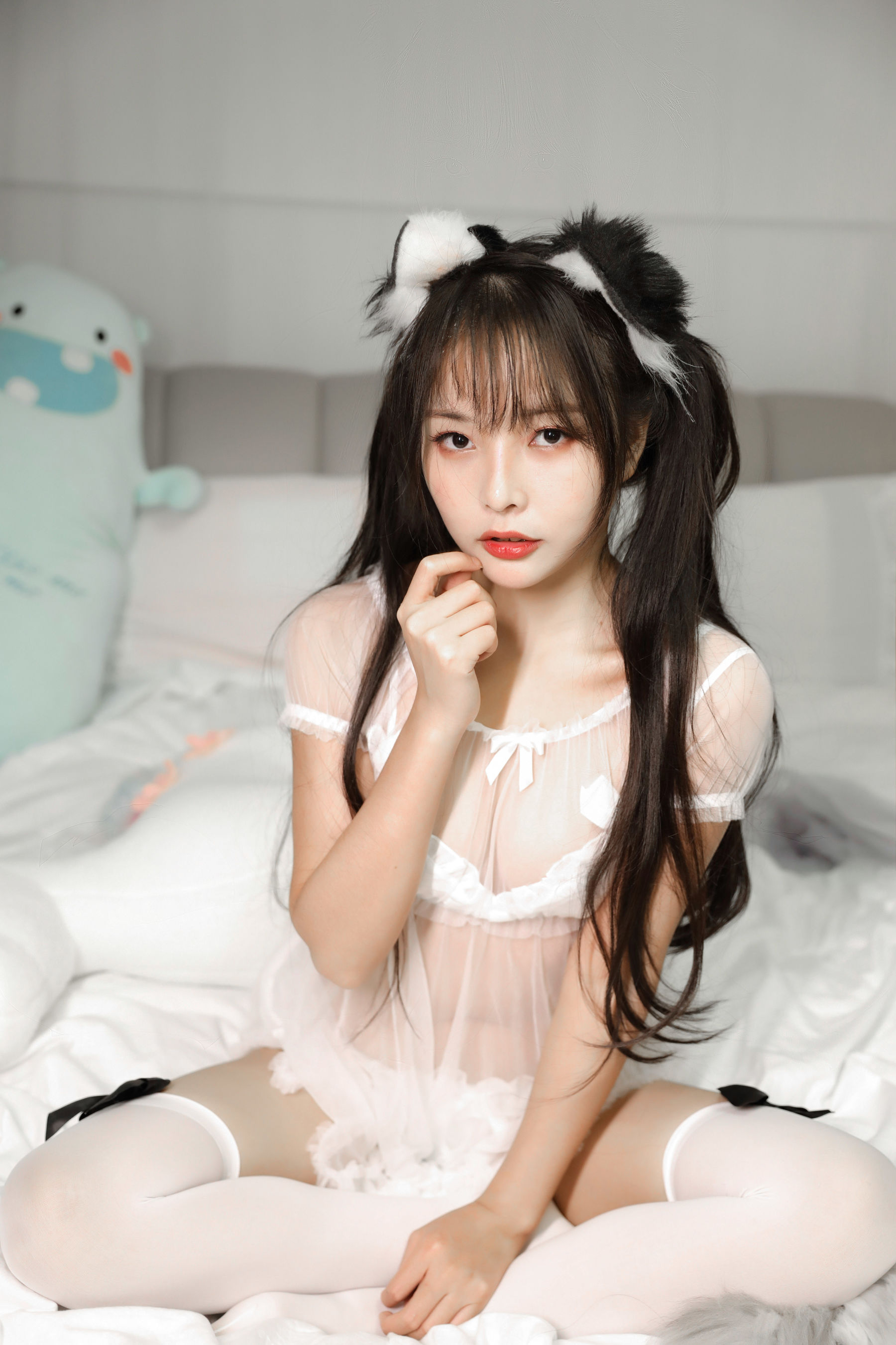 [Cosplay写真] 苏嫣嫣阿姨 – 白色猫耳头饰 [10P]