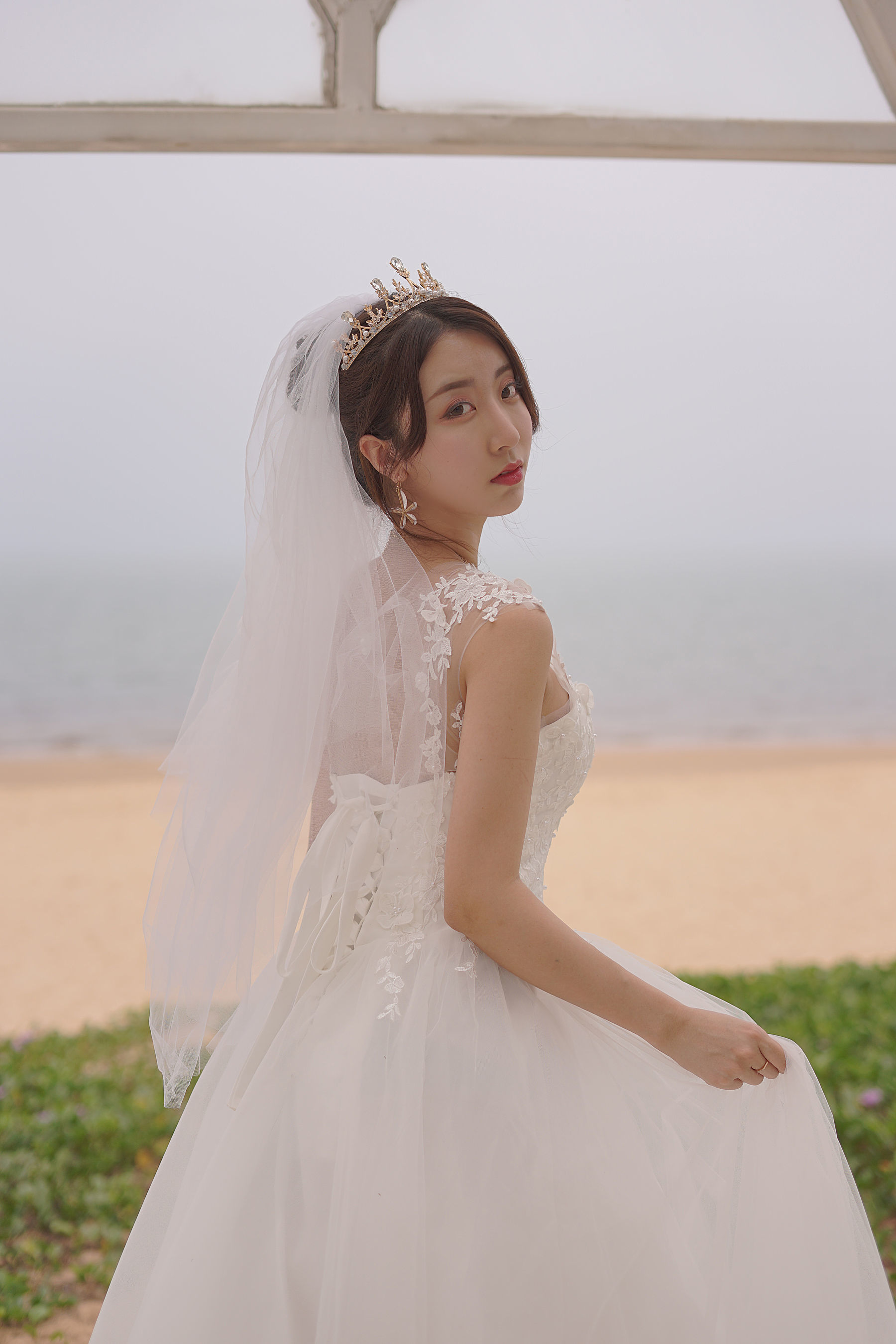 人气Coser黑川 – 海岛之旅 婚纱 [17P]