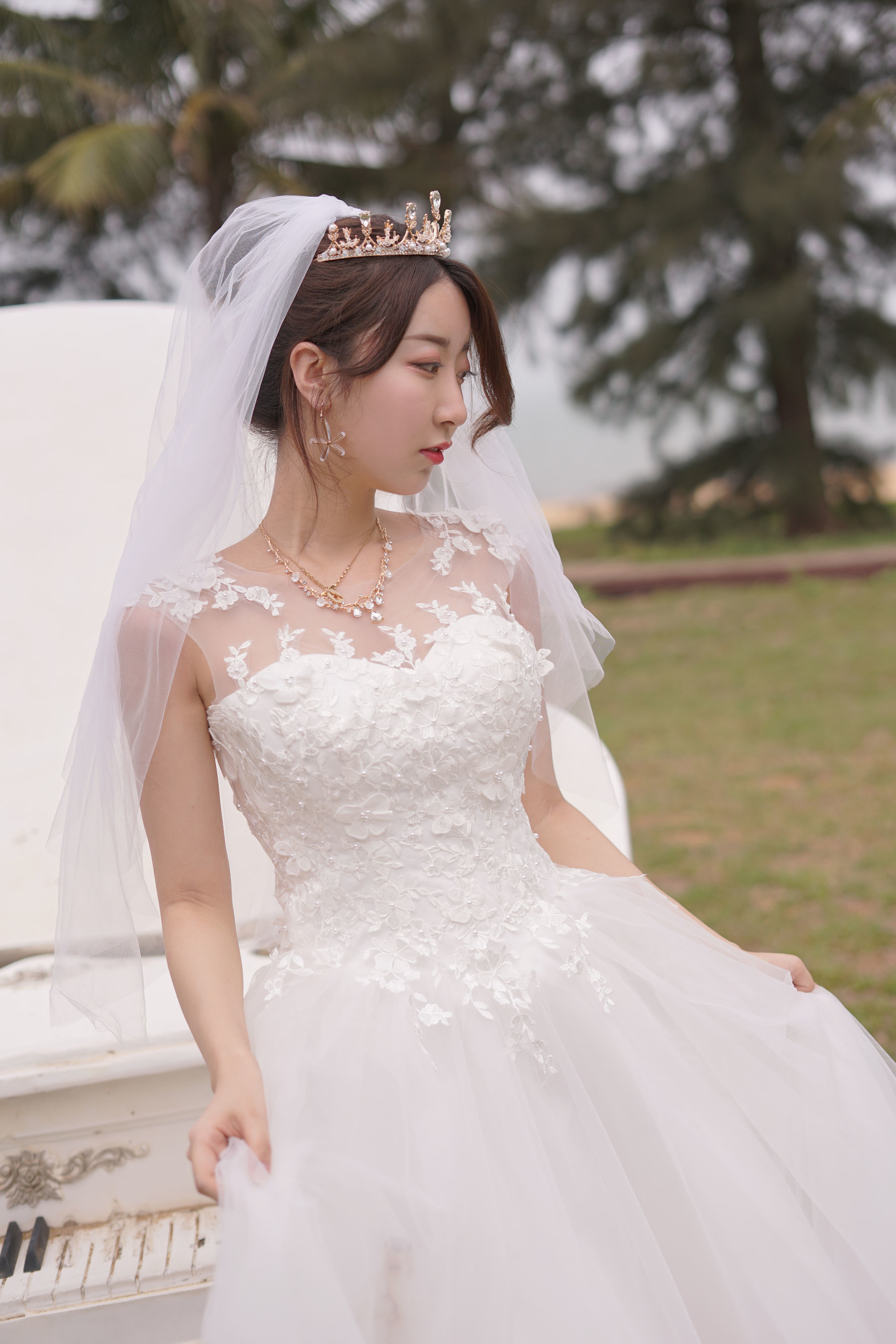 人气Coser黑川 – 海岛之旅 婚纱 [17P]