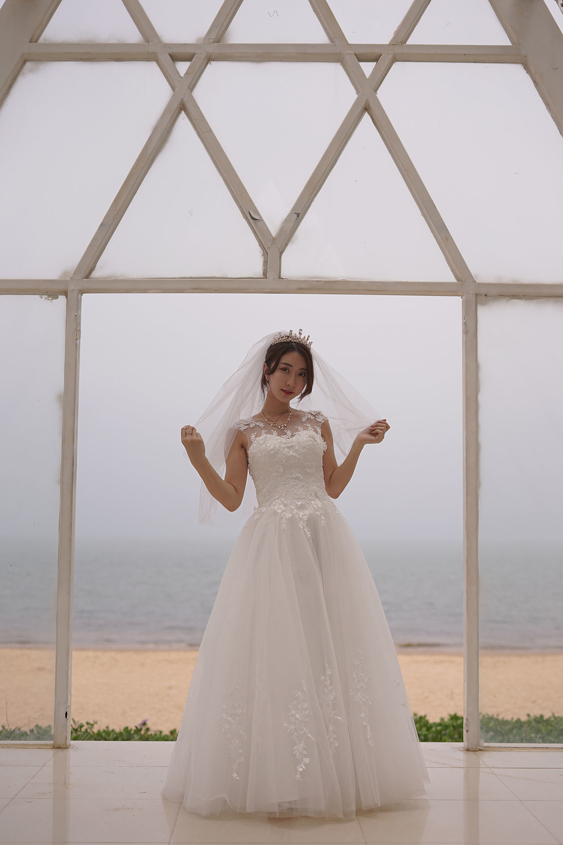 人气Coser黑川 – 海岛之旅 婚纱 [17P]