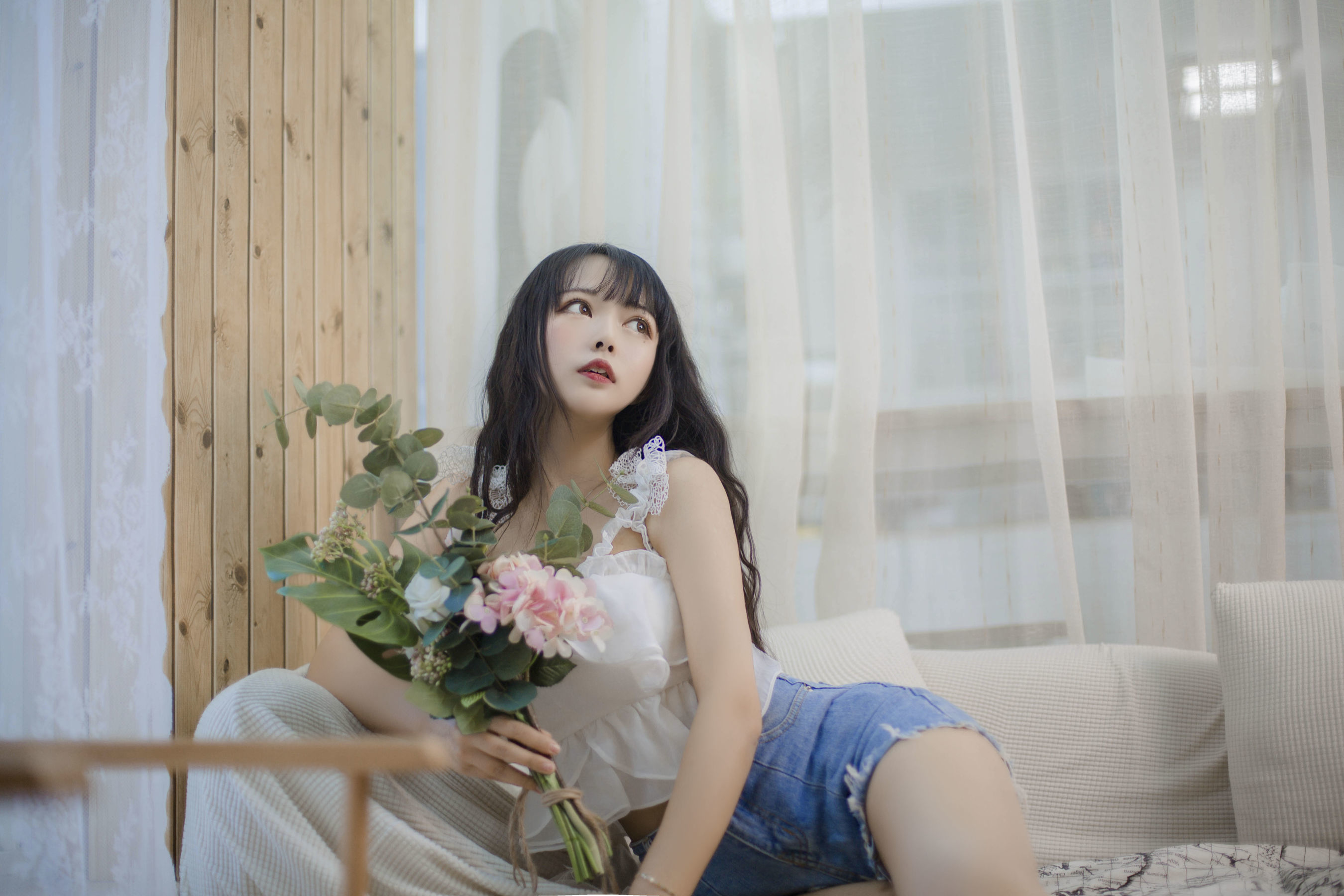 大眼萌妹黑猫猫OvO 客厅 [16P]