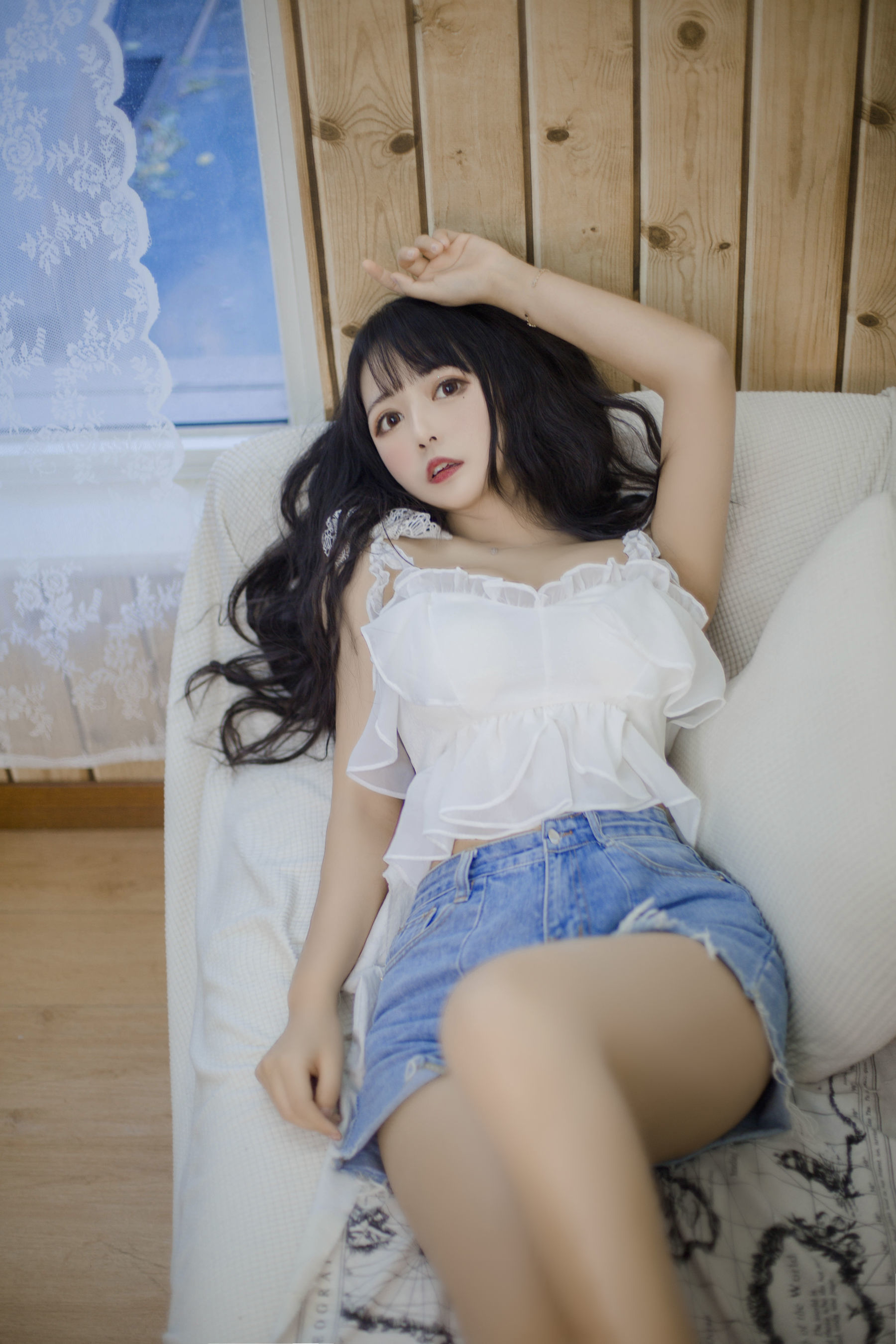 大眼萌妹黑猫猫OvO 客厅 [16P]