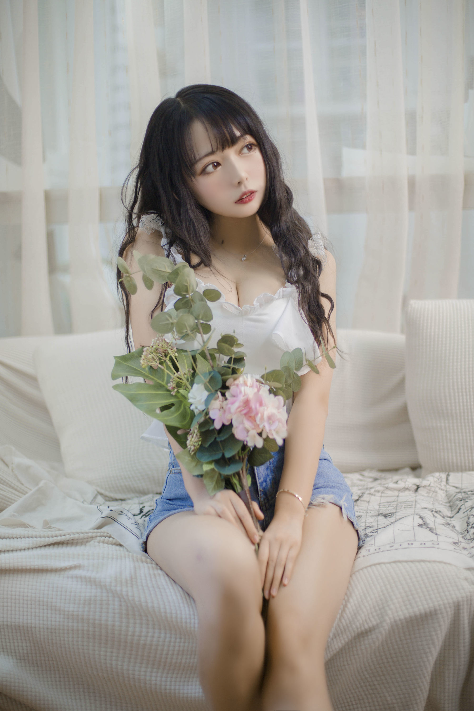 大眼萌妹黑猫猫OvO 客厅 [16P]