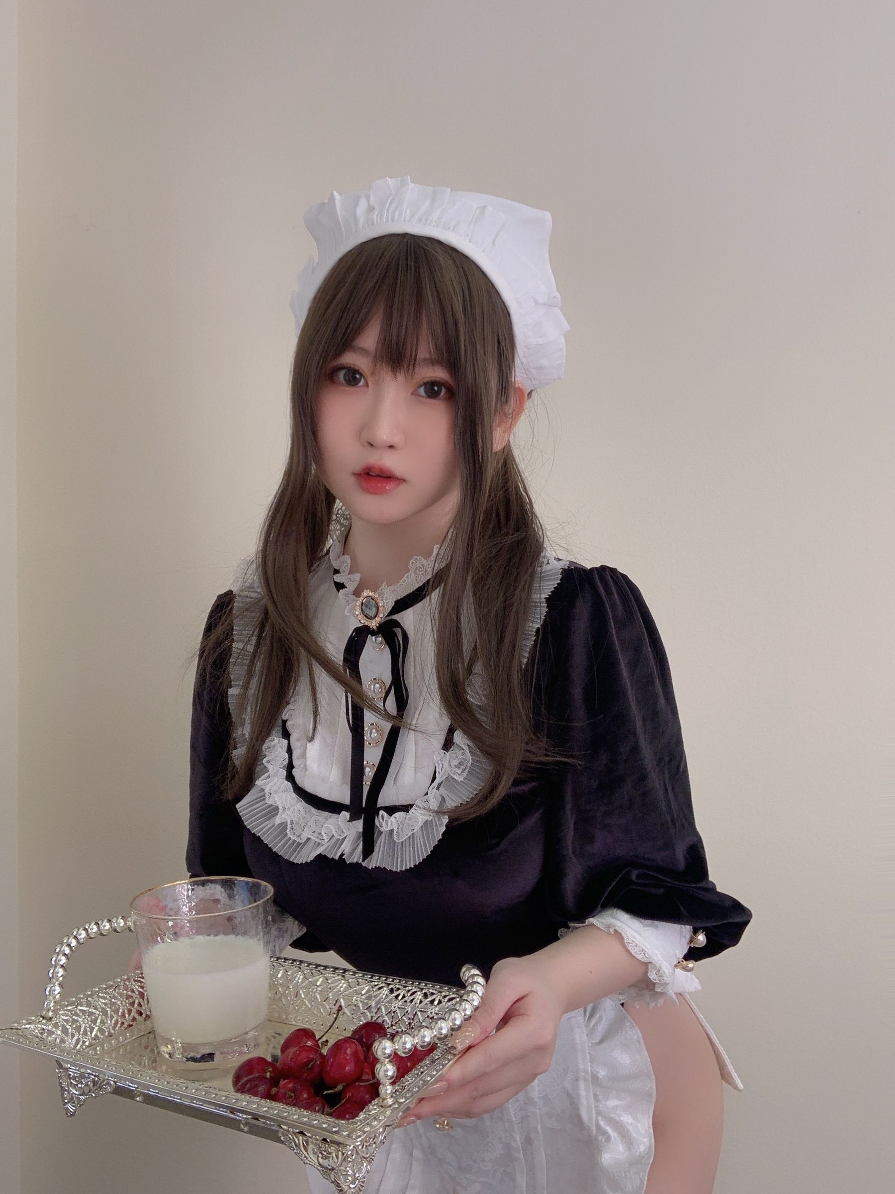 蜜桃少女是依酱呀 – 女仆馆长 [50P]