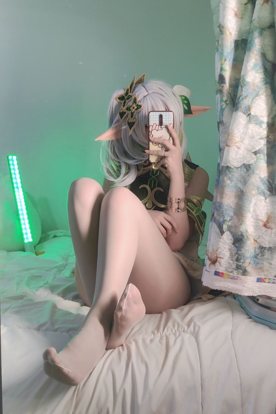 洛桑w伊梓 – 小草神 [28P]