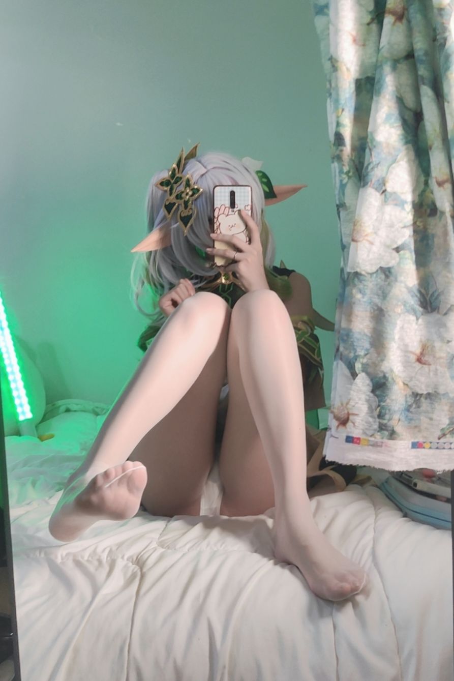 洛桑w伊梓 – 小草神 [28P]