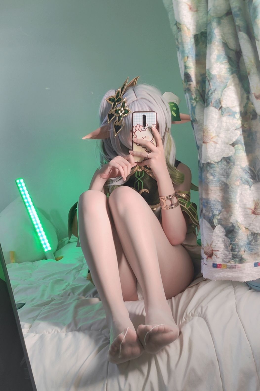 洛桑w伊梓 – 小草神 [28P]