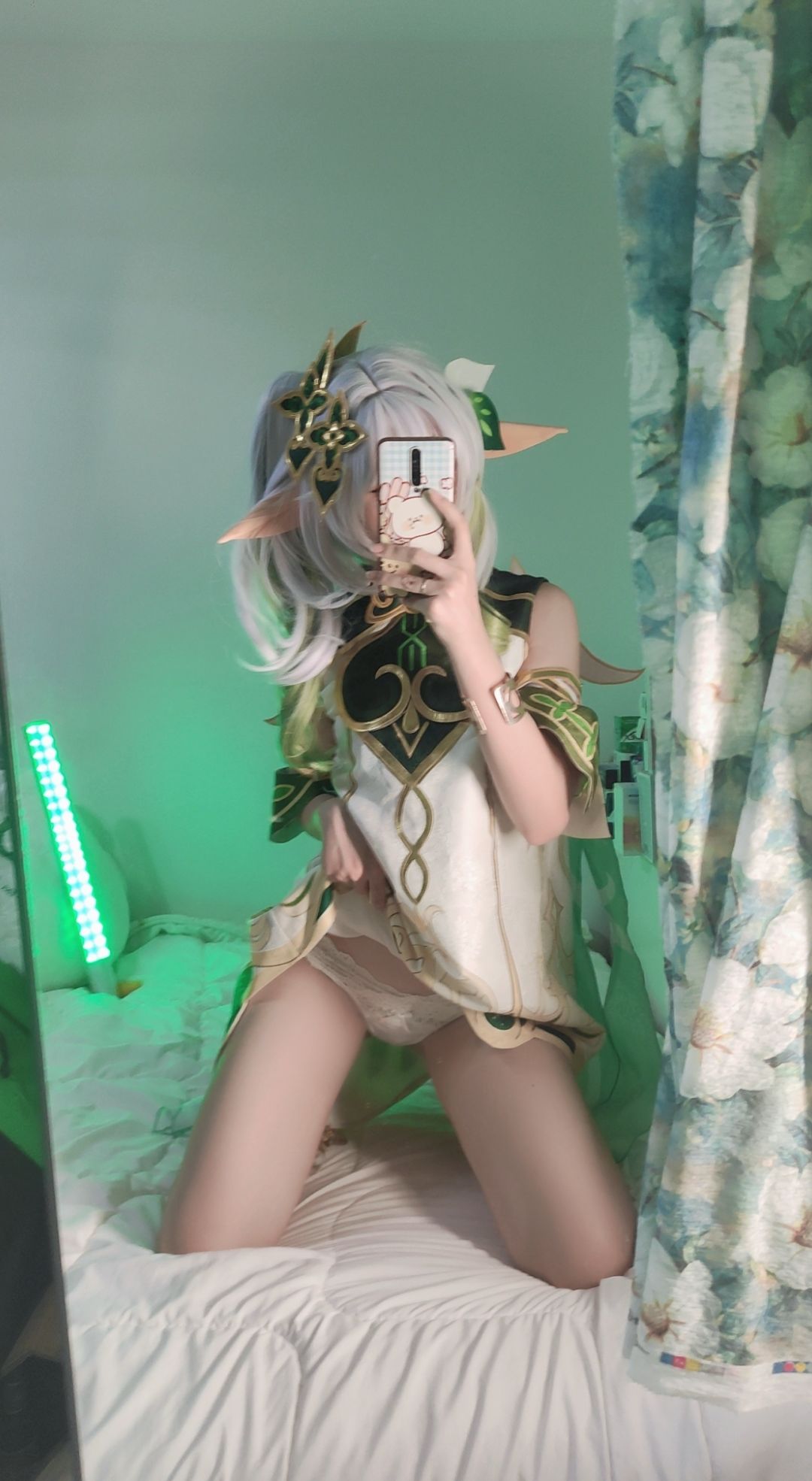 洛桑w伊梓 – 小草神 [28P]