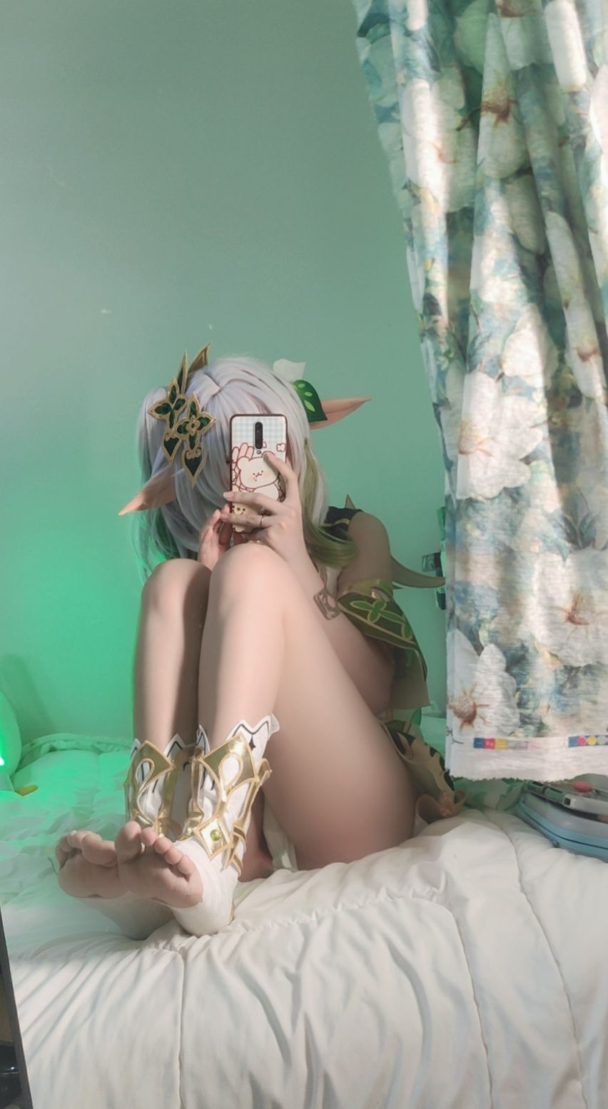 洛桑w伊梓 – 小草神 [28P]