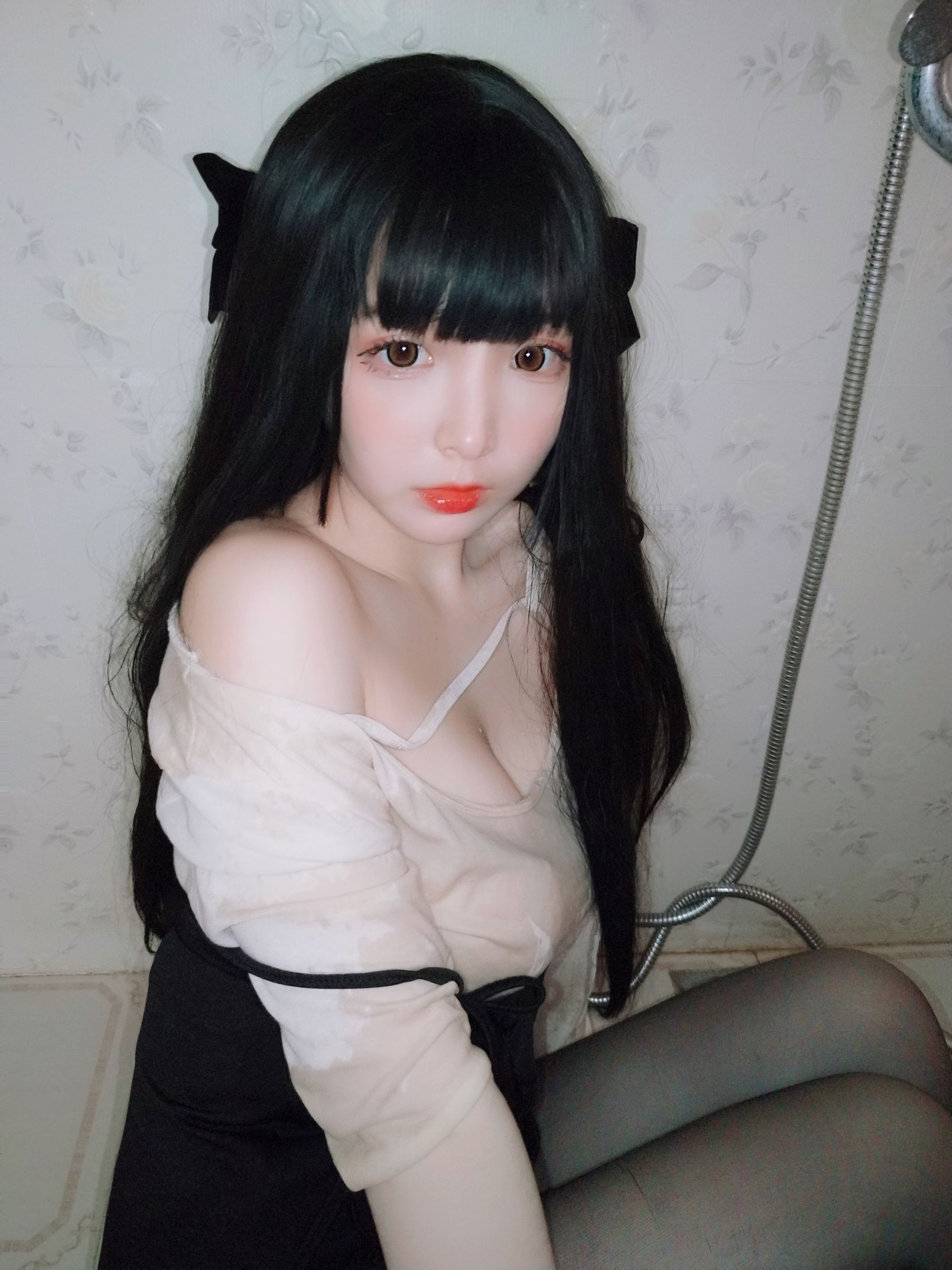 [Cosplay写真] 二次元美女古川kagura – 浴室湿身黑丝 [39P]