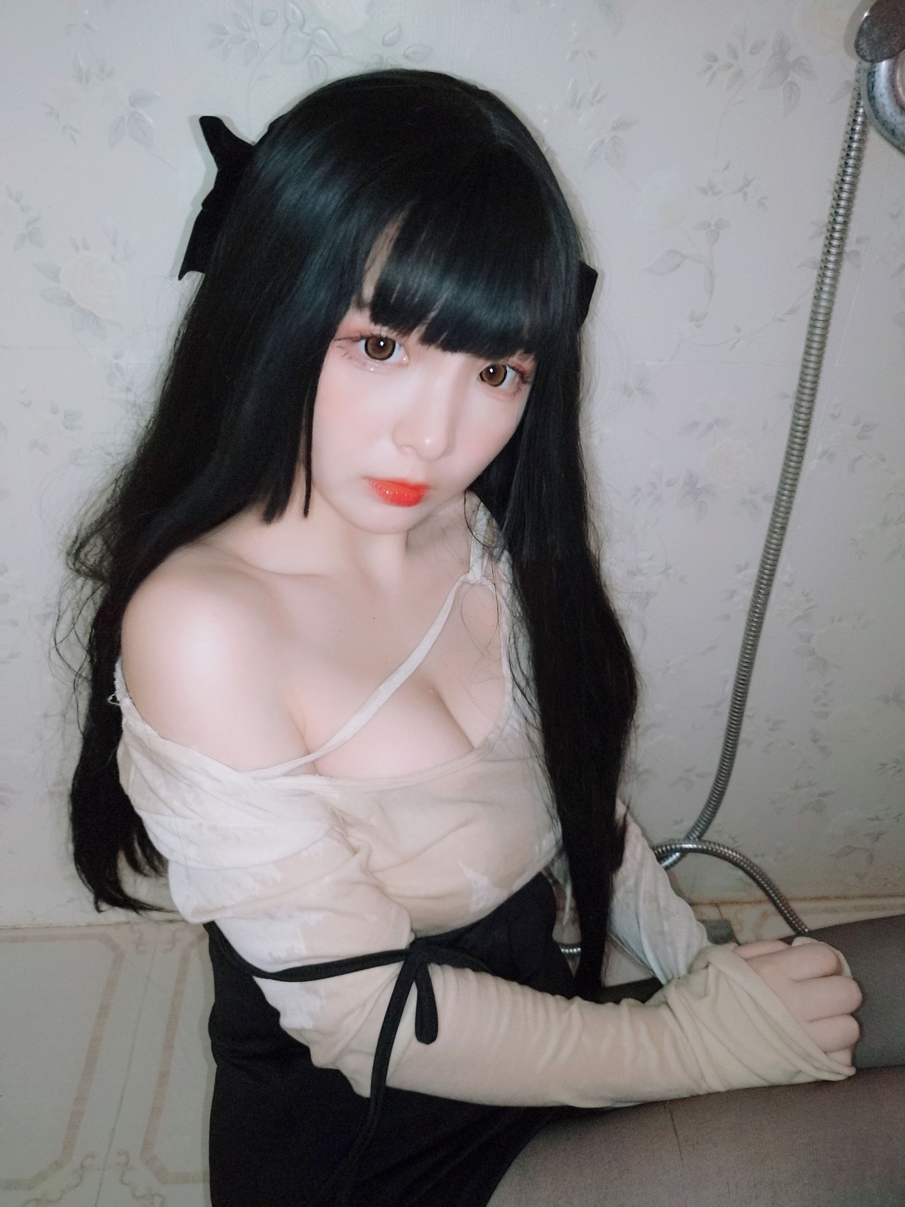 [Cosplay写真] 二次元美女古川kagura – 浴室湿身黑丝 [39P]