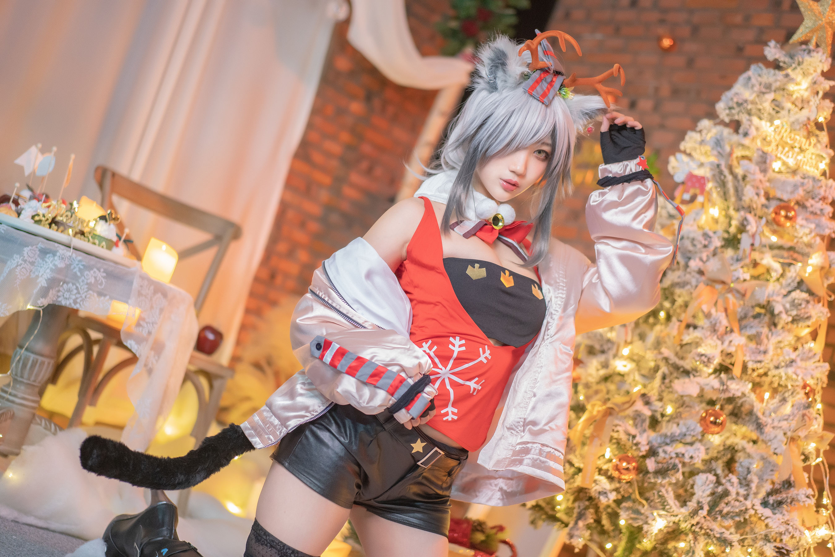 周叽是可爱兔兔 – 圣诞黑丝兽耳 [18P]