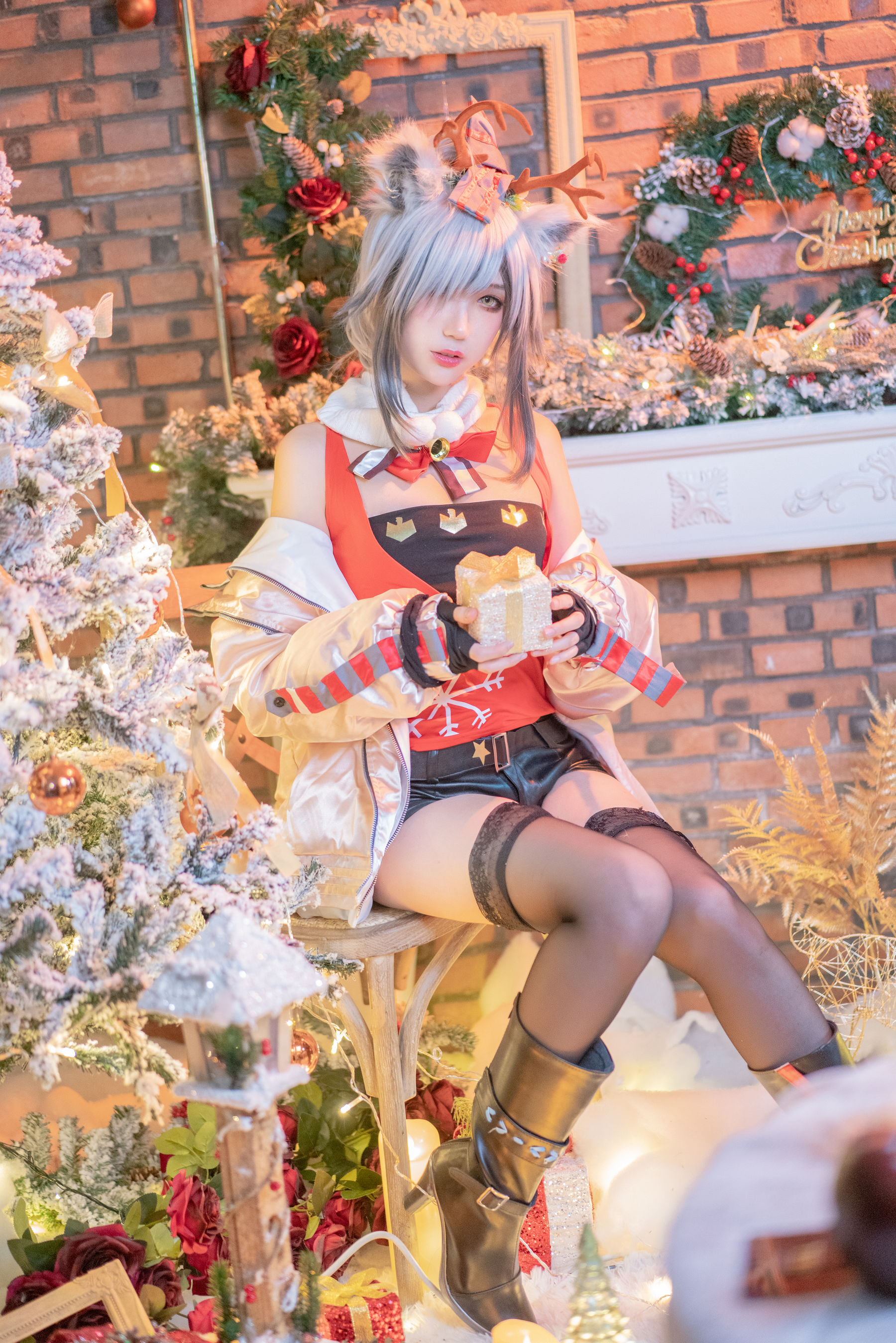 周叽是可爱兔兔 – 圣诞黑丝兽耳 [18P]