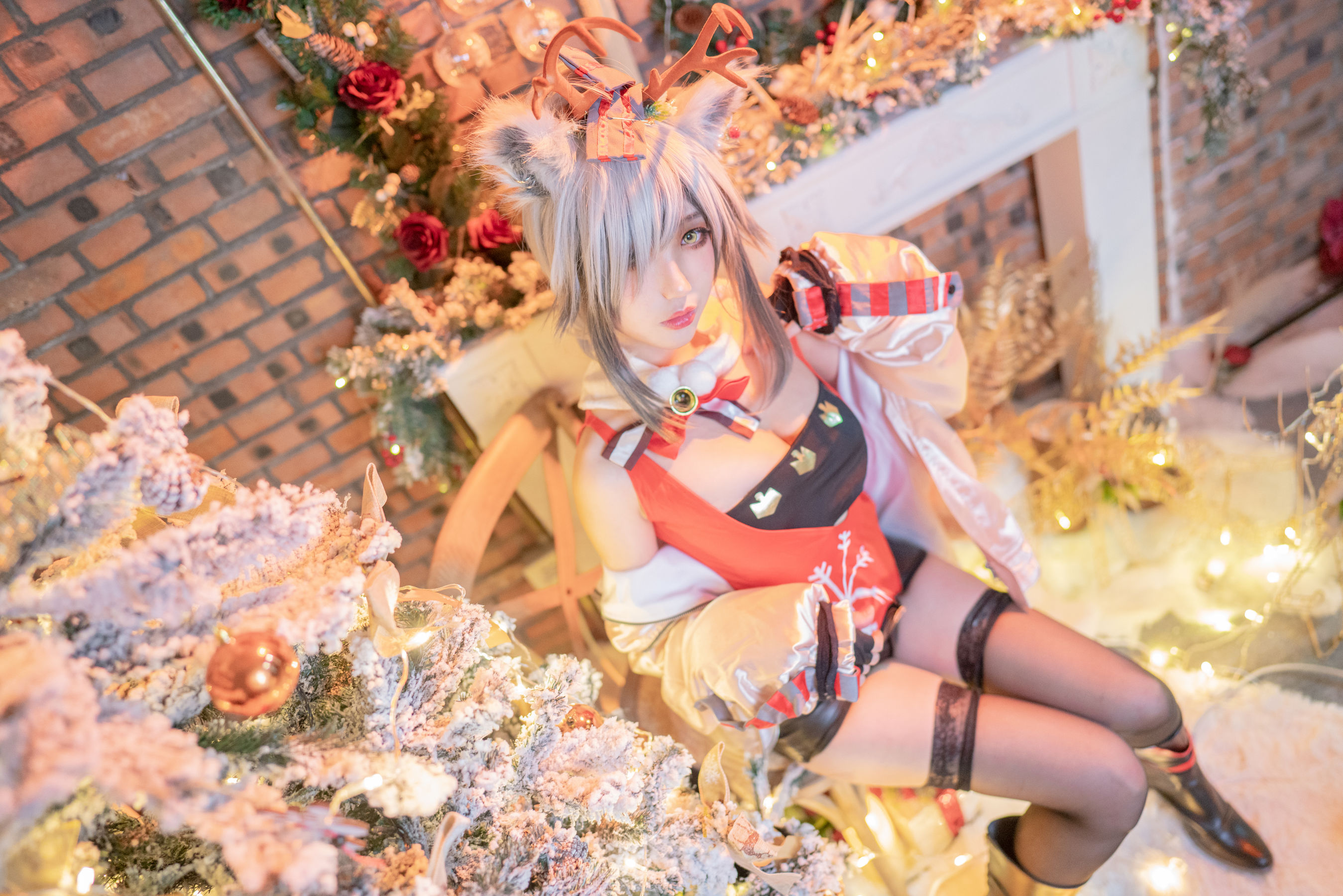 周叽是可爱兔兔 – 圣诞黑丝兽耳 [18P]