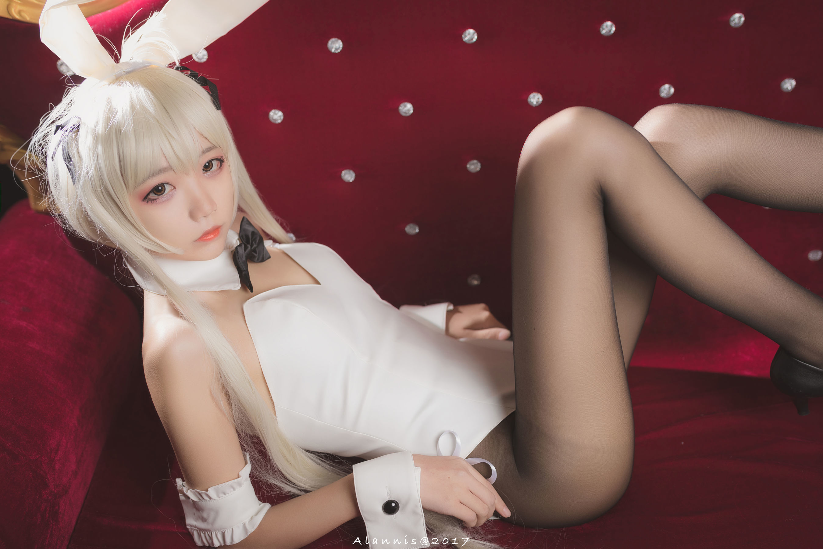 [萝莉COS] 清纯少女五更百鬼 – 兔女郎+白丝美腿 [21P]