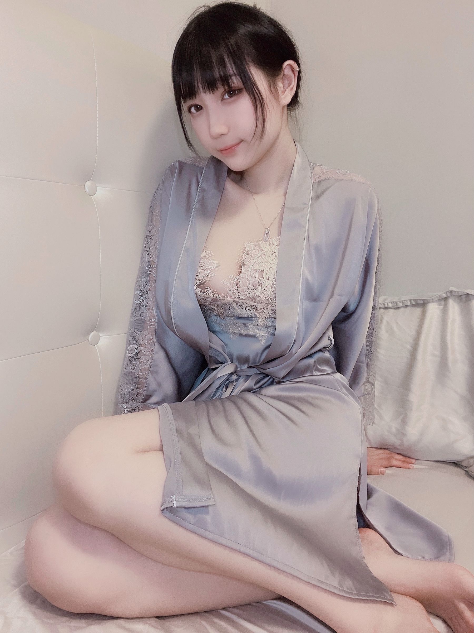 周叽是可爱兔兔 – 今夕何夕睡袍 [9P]