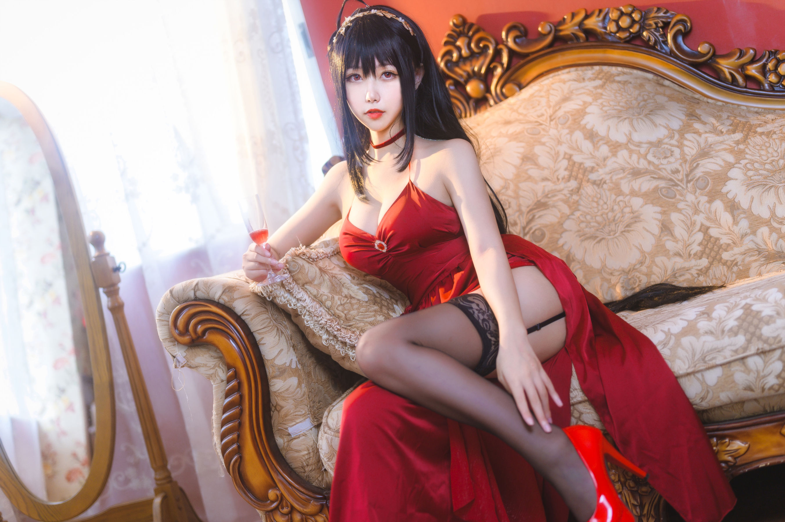 微博妹子Momoko葵葵 – 大凤之礼服 [18P]