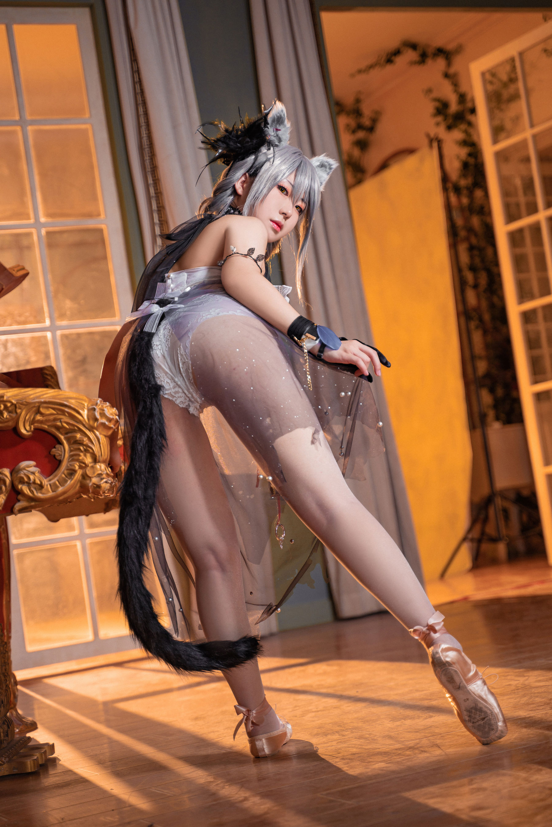 虎森森 – 黑芭蕾 [15P]