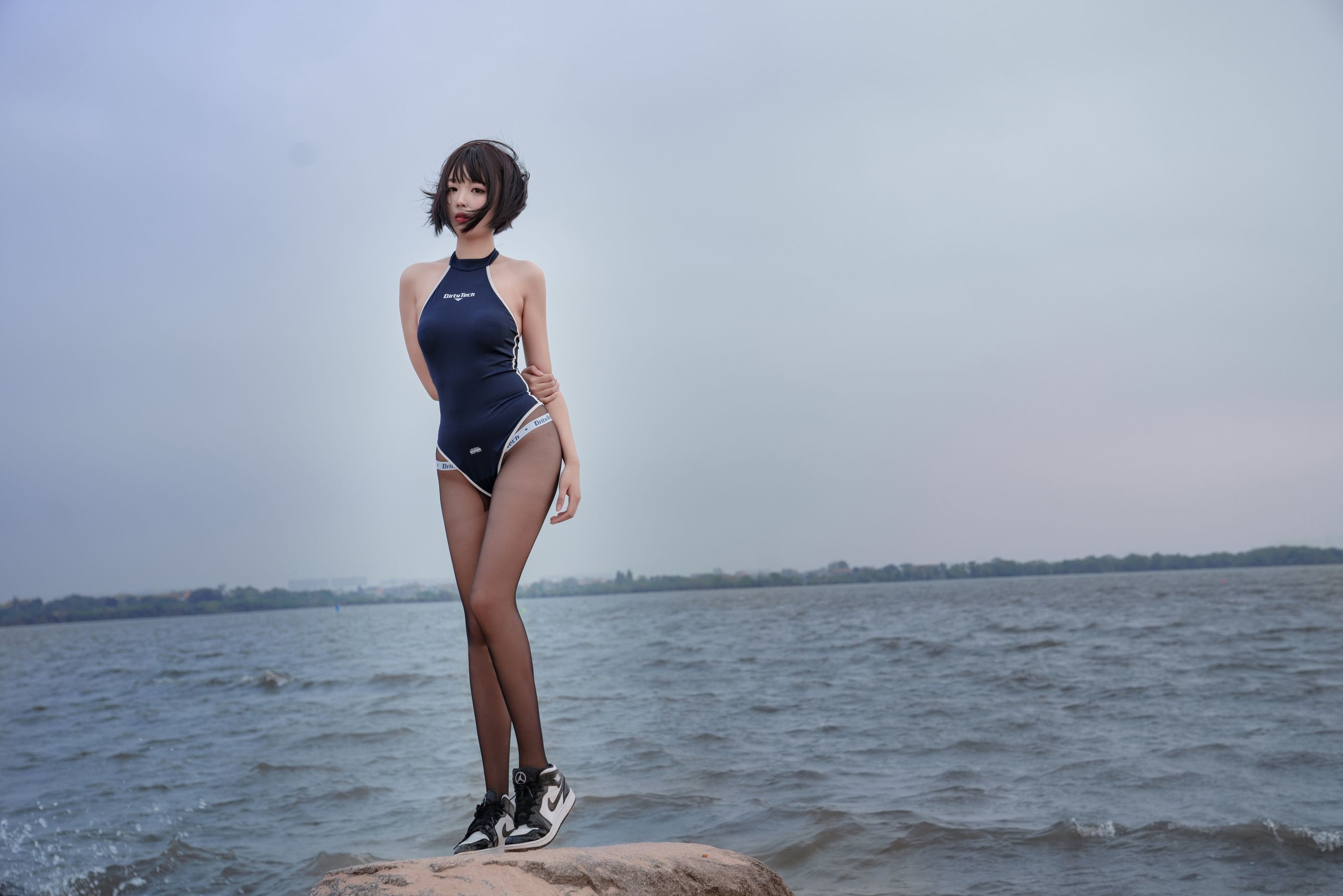 轩萧学姐 – 沙滩竞泳 [45P]