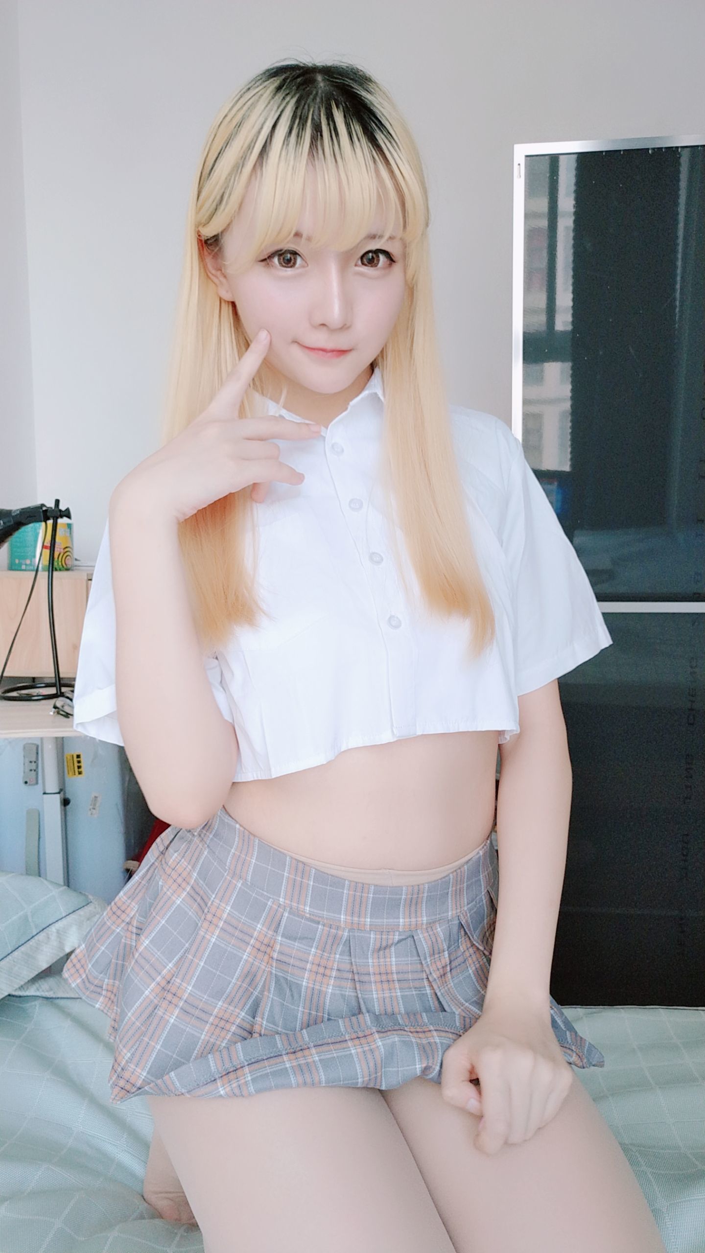 [萝莉COS] 星之迟迟 – 短裙制服 [62P]