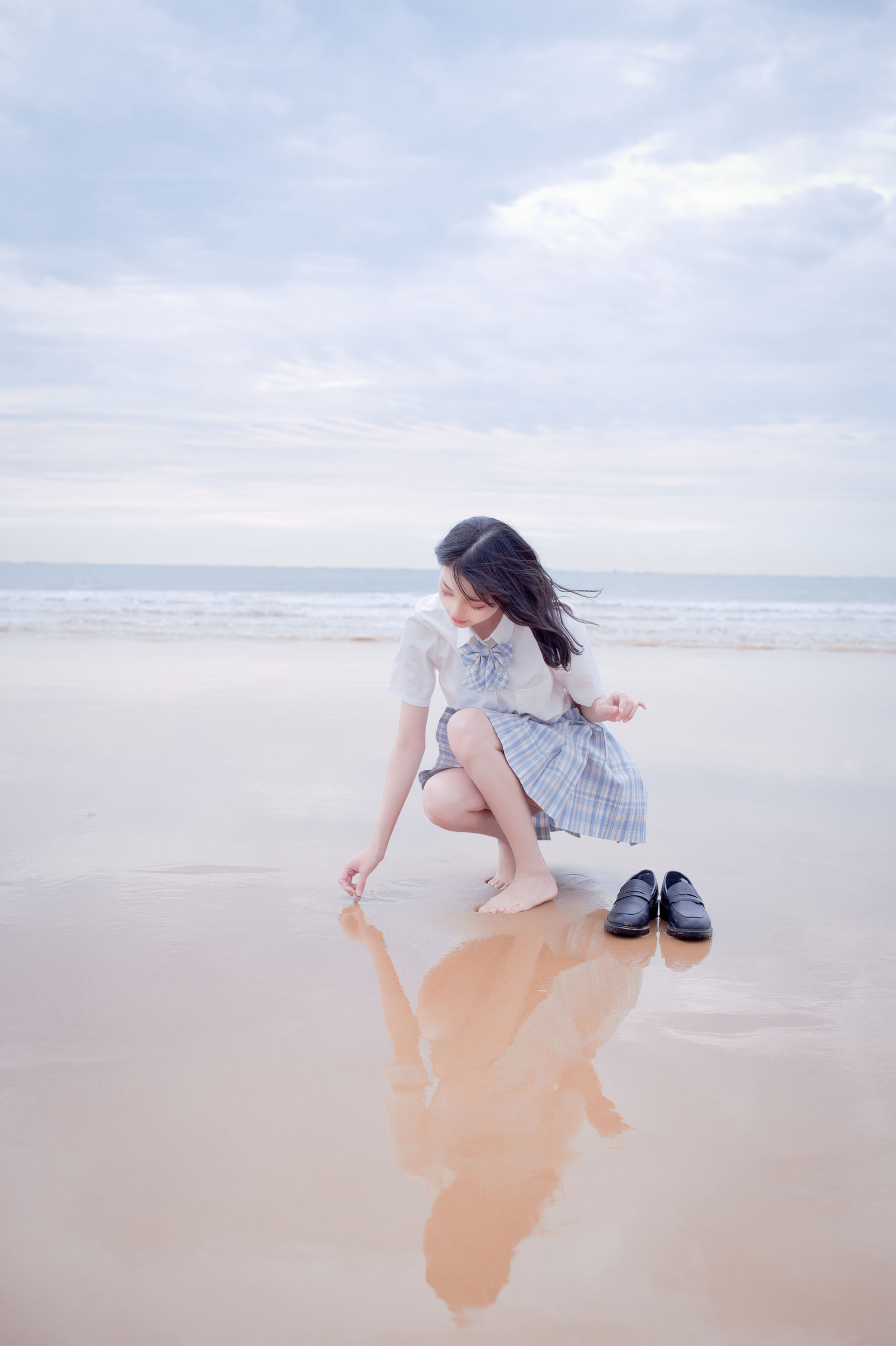 周叽是可爱兔兔 – 海边jk [35P]