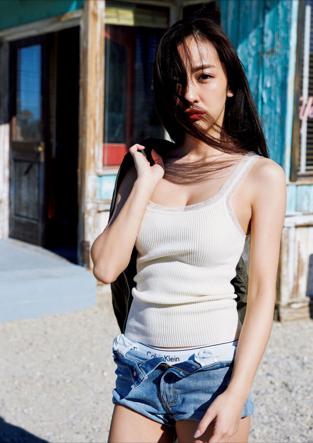 板野友美 写真集「Wanderer」(Kindle) [129P]