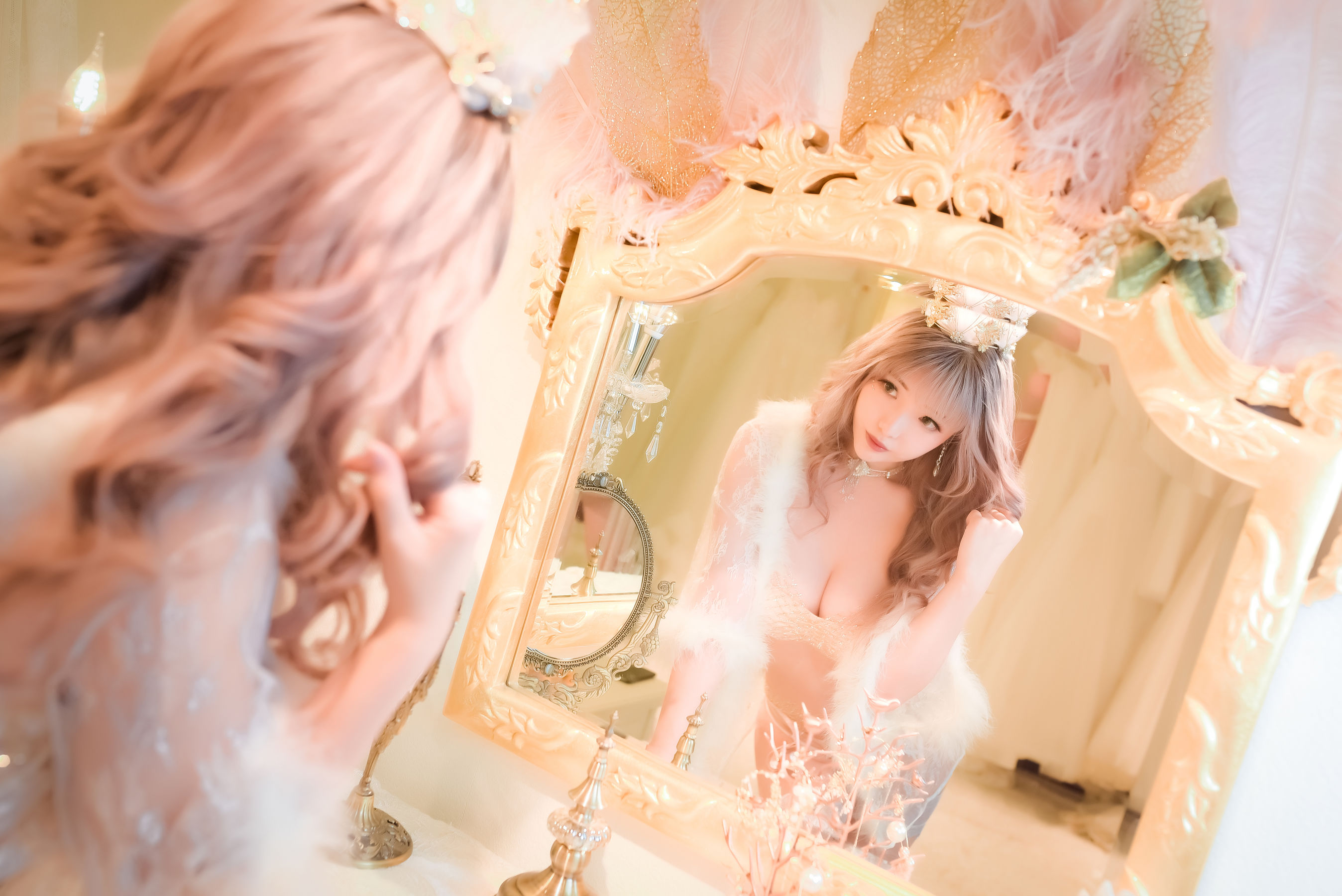 [Cosplay写真] 动漫博主雯妹 – 金闪闪 [30P]