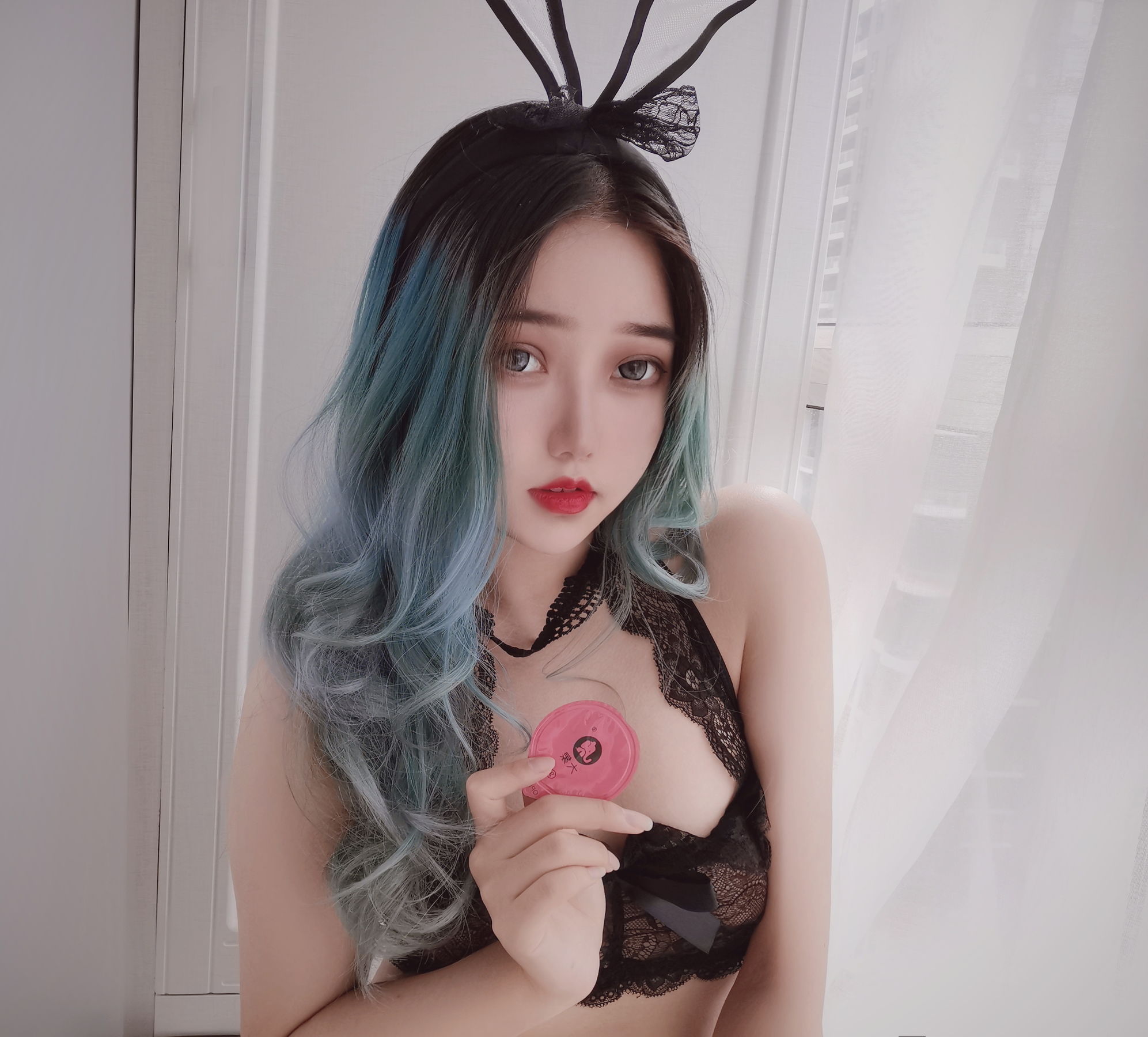 eloise软软 – 小粉盒黑兔子 [85P]