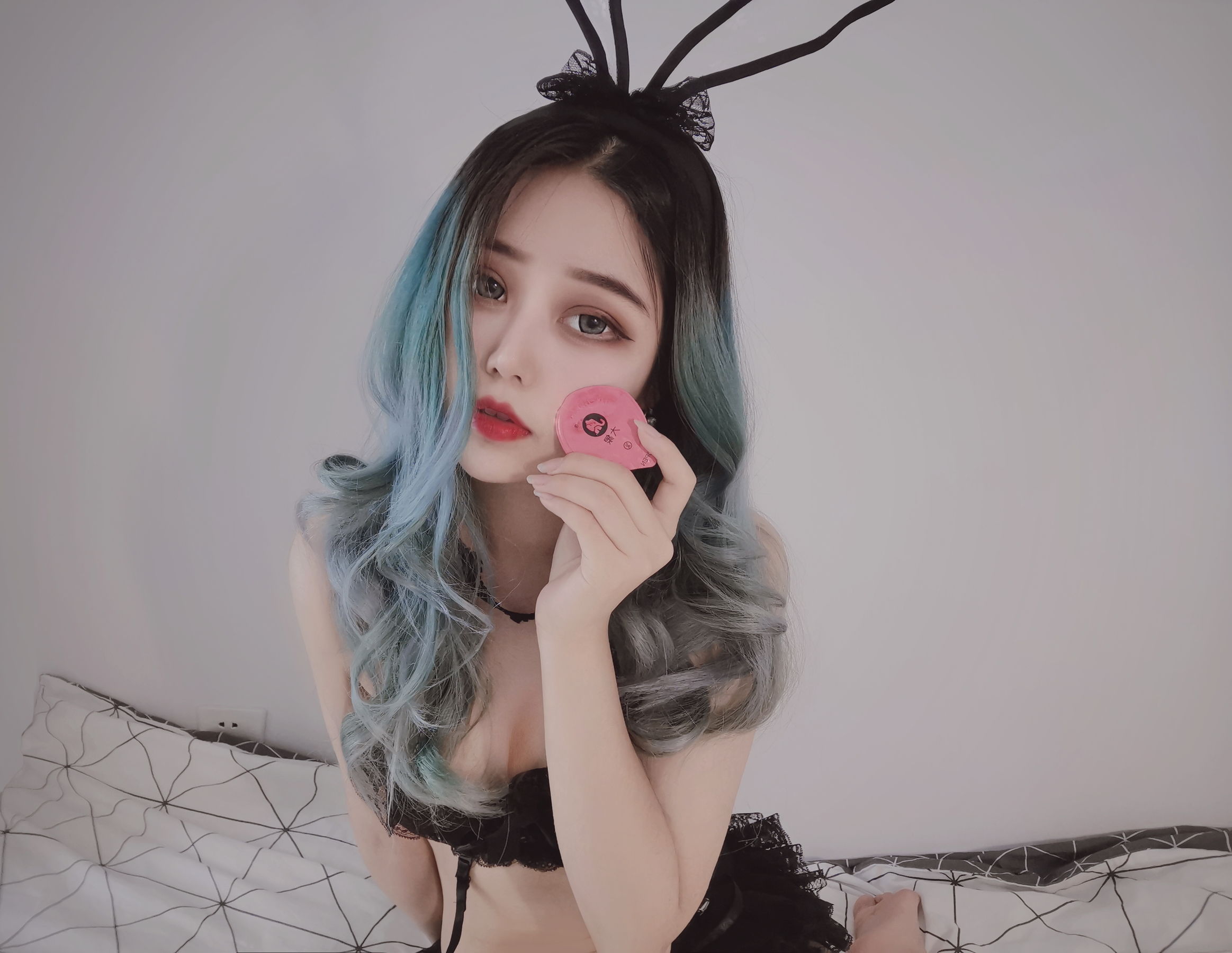 eloise软软 – 小粉盒黑兔子 [85P]