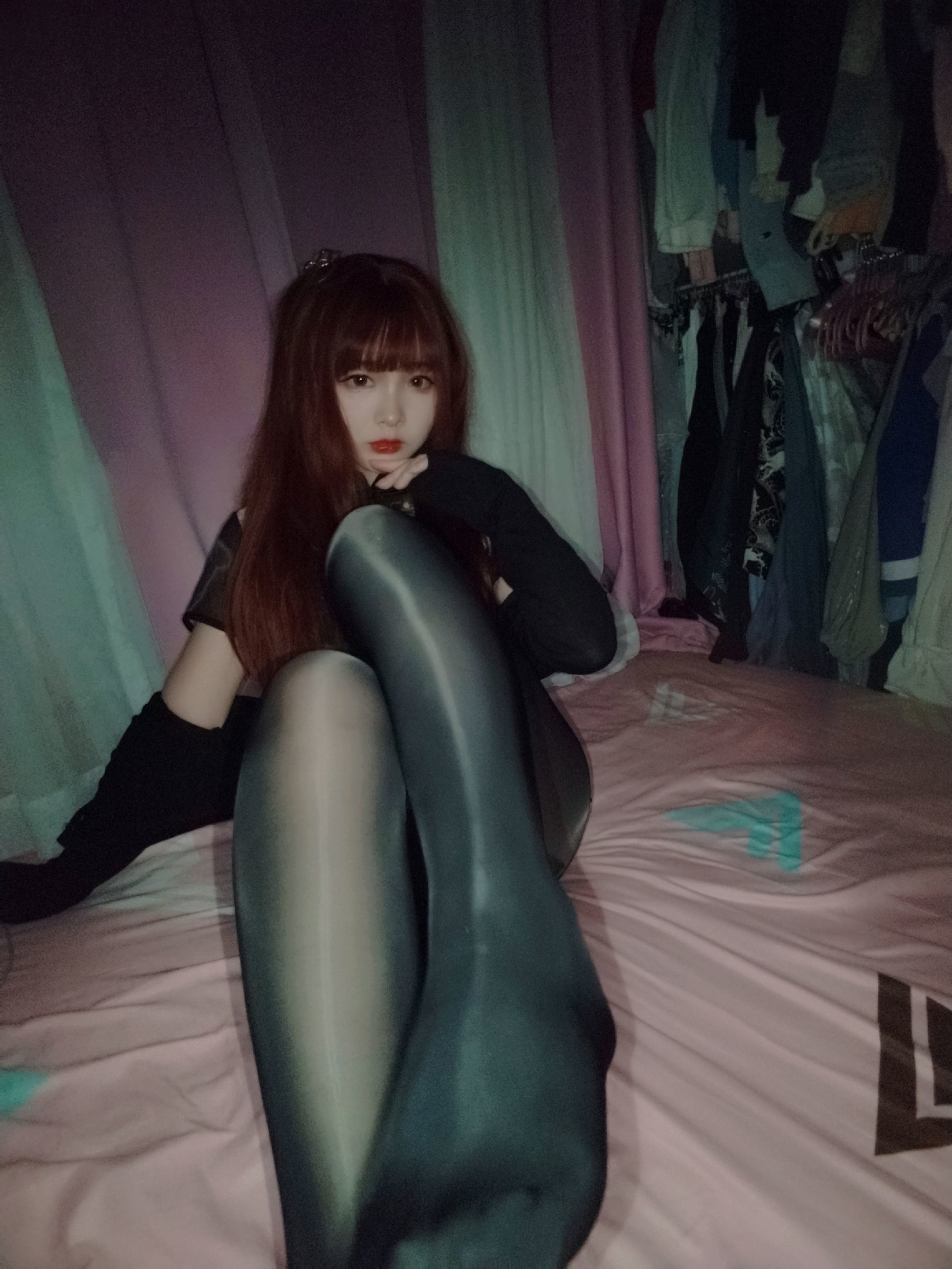 二次元美女古川kagura – 亮丝黑旗袍 [42P]