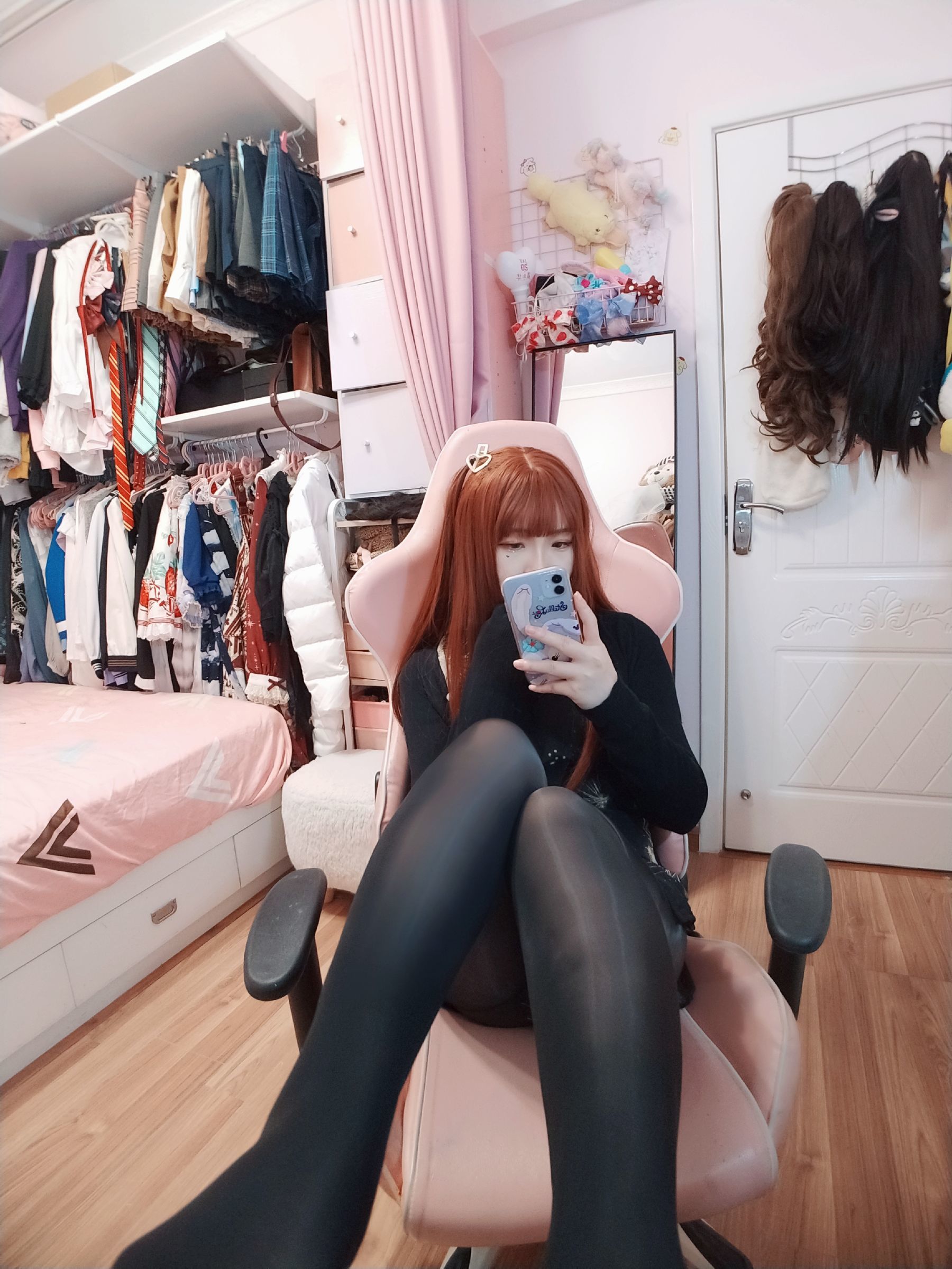 二次元美女古川kagura – 亮丝黑旗袍 [42P]