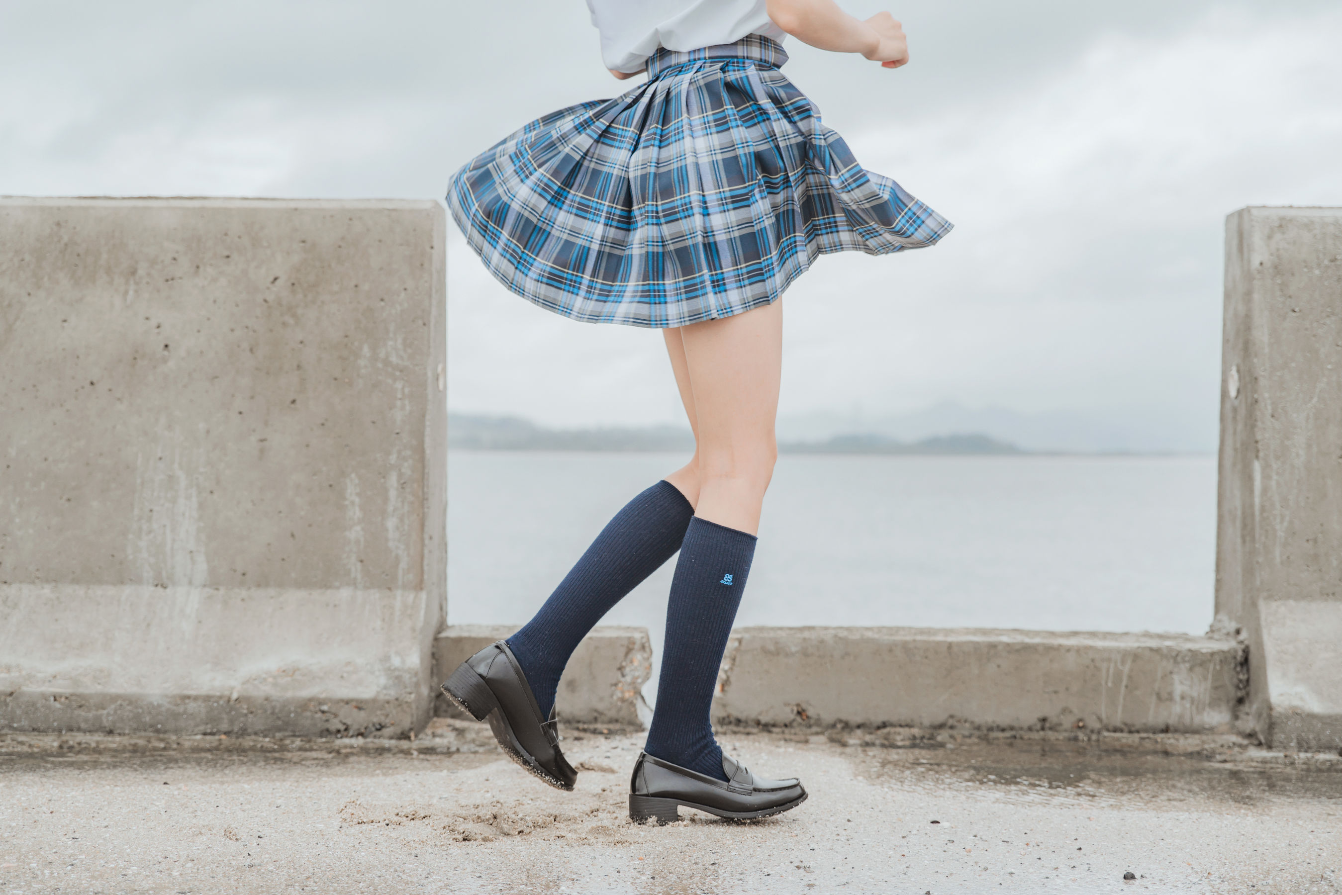 [萝莉COS] 桜桃喵《耳畔的风》 [27P]