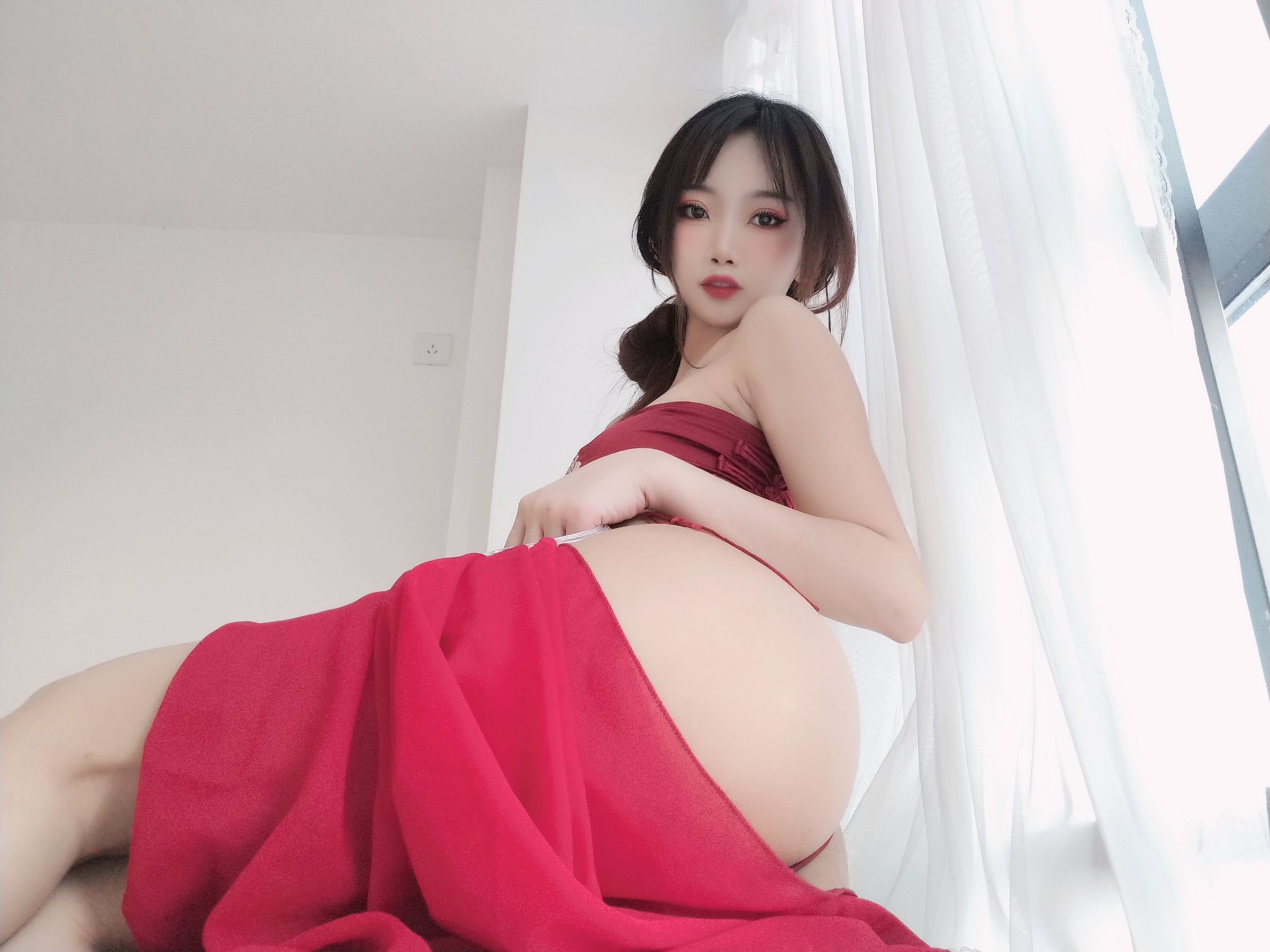 白嫩美少女鬼畜瑶 – 情趣红肚兜 [30P]