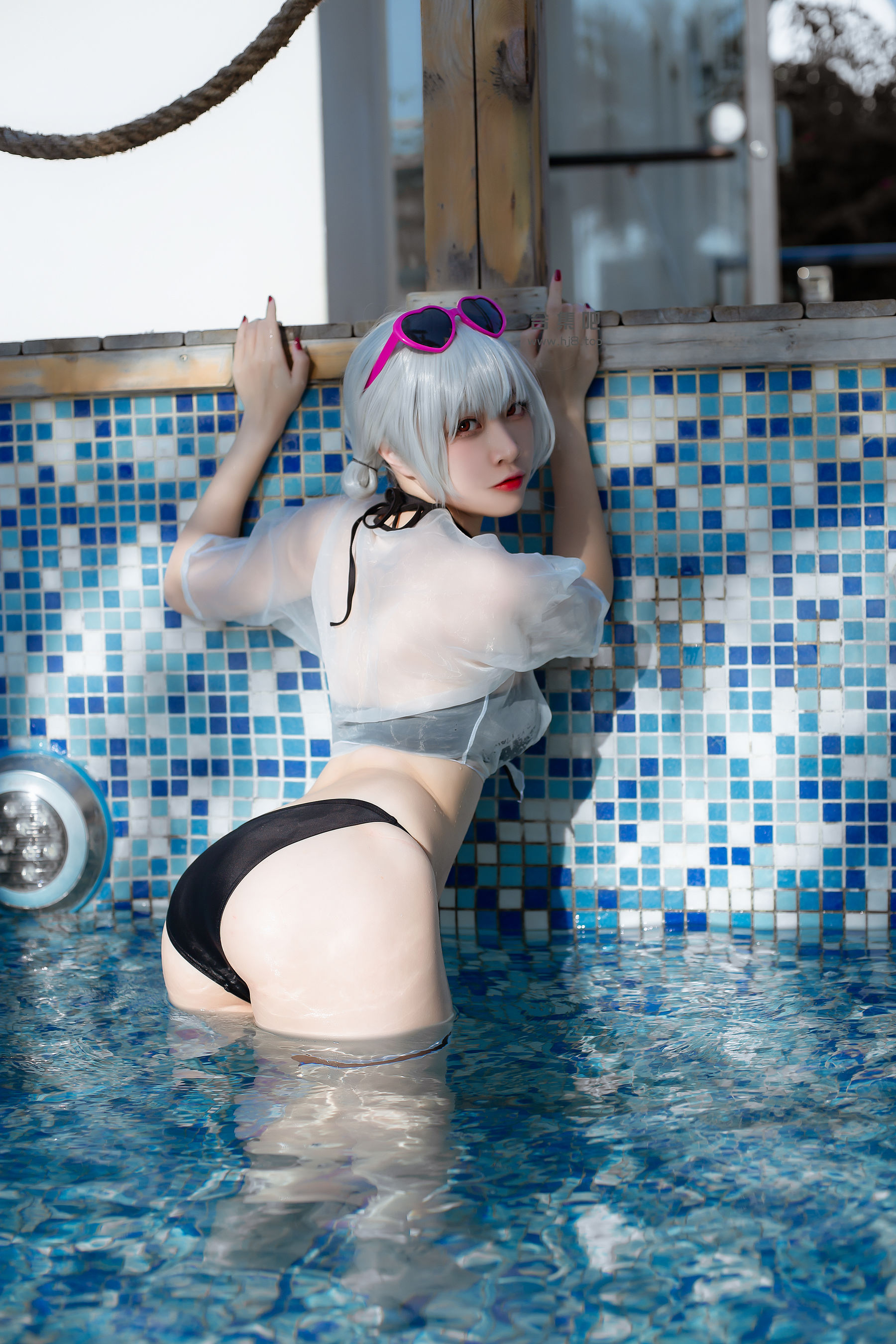 人气Coser二佐Nisa – 碧蓝航线 天狼星泳装 [15P]