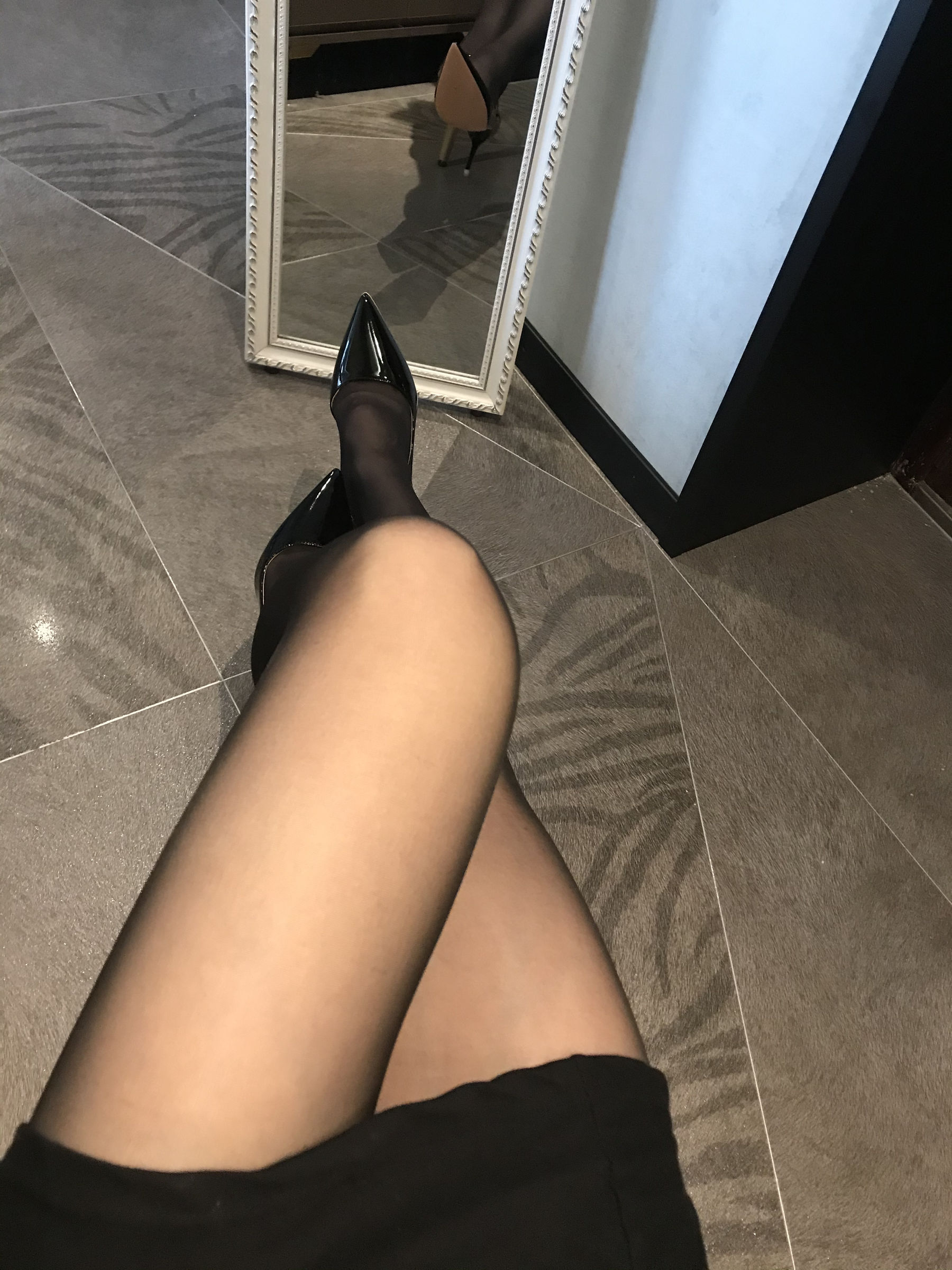 丝足博主麋鹿_Monroe 2020.03.06 居家丝秀 [32P]